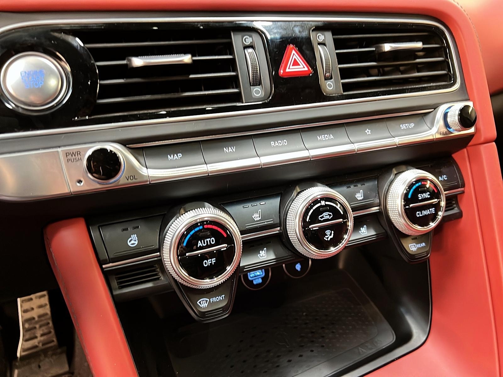 Genesis G70 SPORT 3.3T CUIR TOIT NAV 2023 - image #16