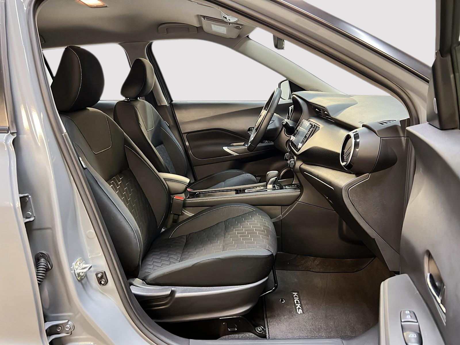 Nissan Kicks SV 2023 - image #8