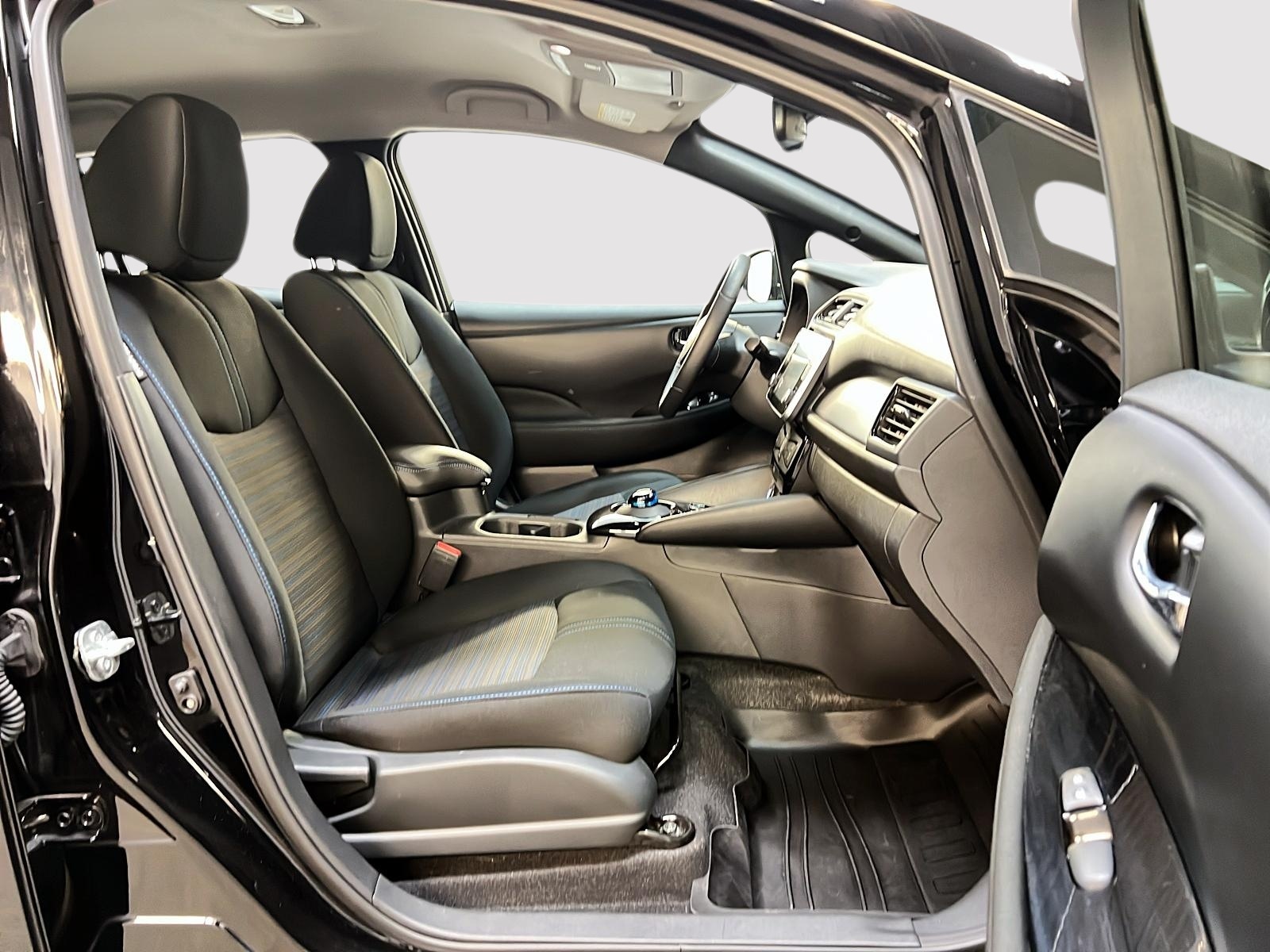 Nissan Leaf SV NAV 2025 - image #8