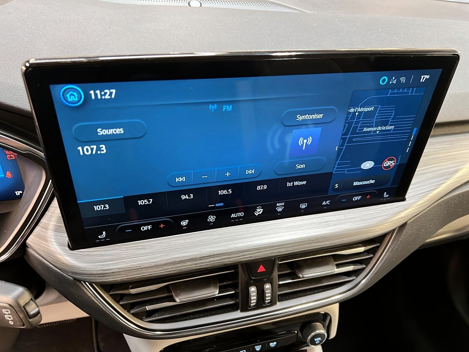 Ford Escape PHEV CUIR TOIT PANO NAV 2024 - image #17