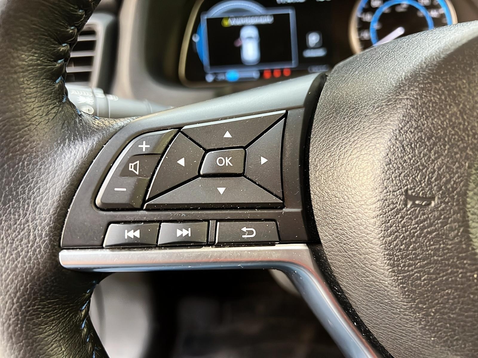 Nissan Leaf SV NAV 2023 - image #20