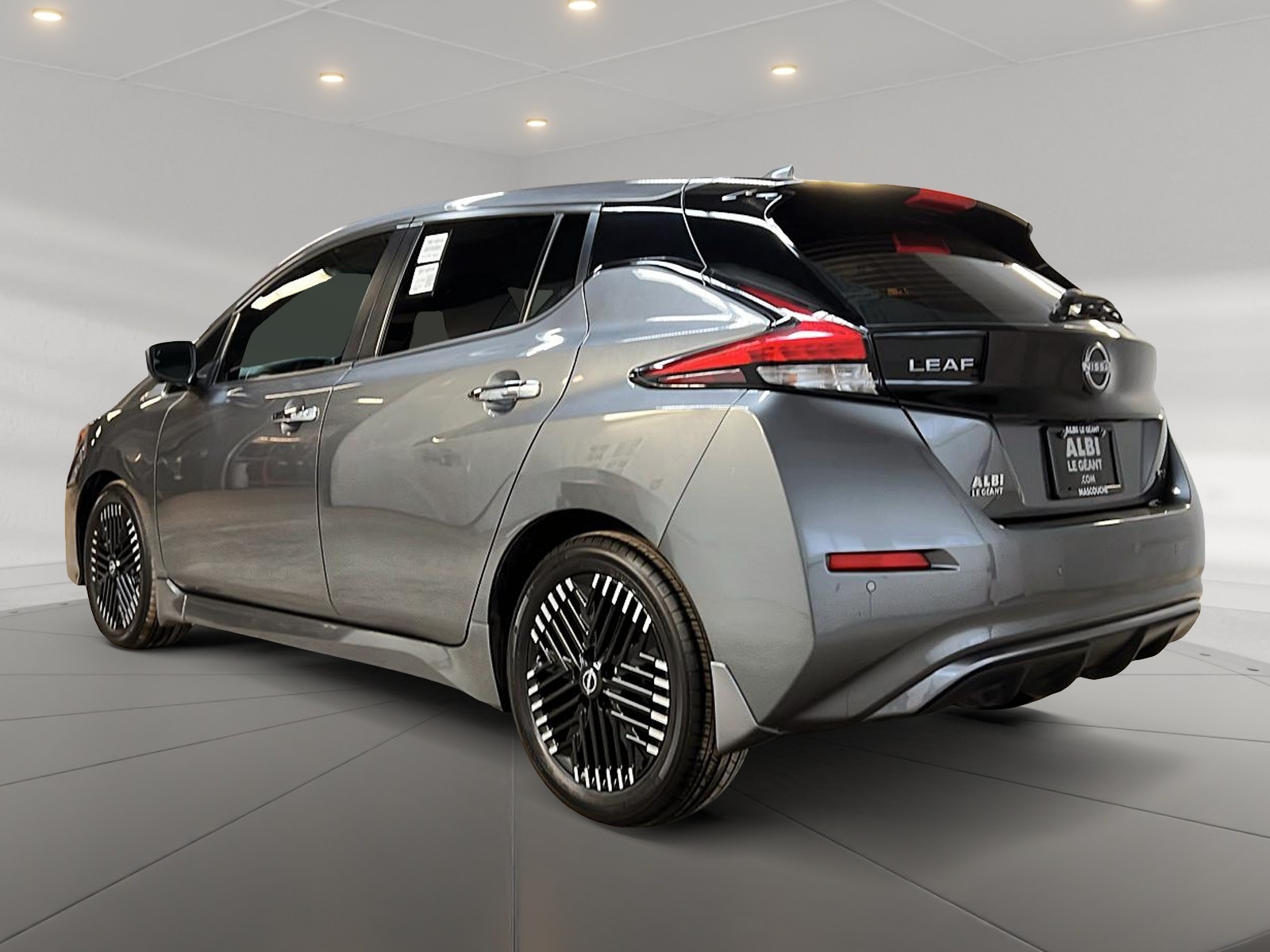 Nissan Leaf SV NAV 2023 - image #6