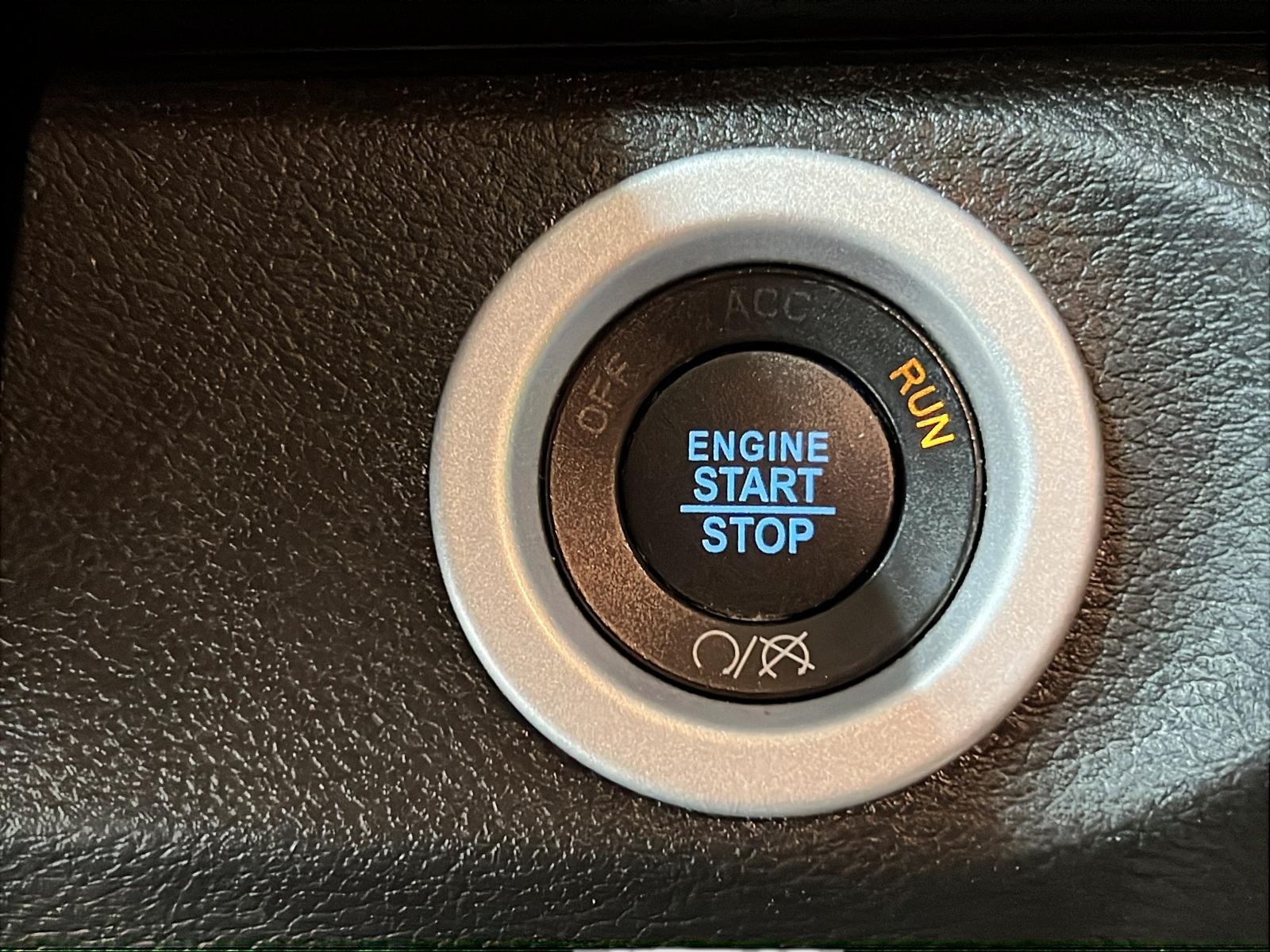 RAM 1500 Classic WARLOCK 5.7L CREW CAB 4X4 2023 - image #18