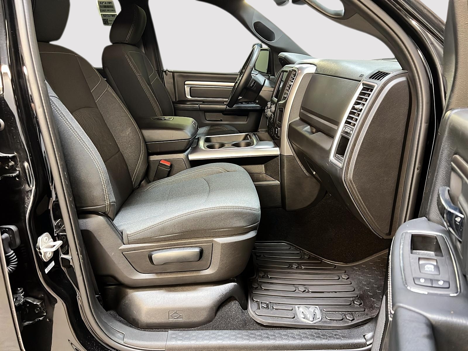 RAM 1500 Classic 2023 - Image #8