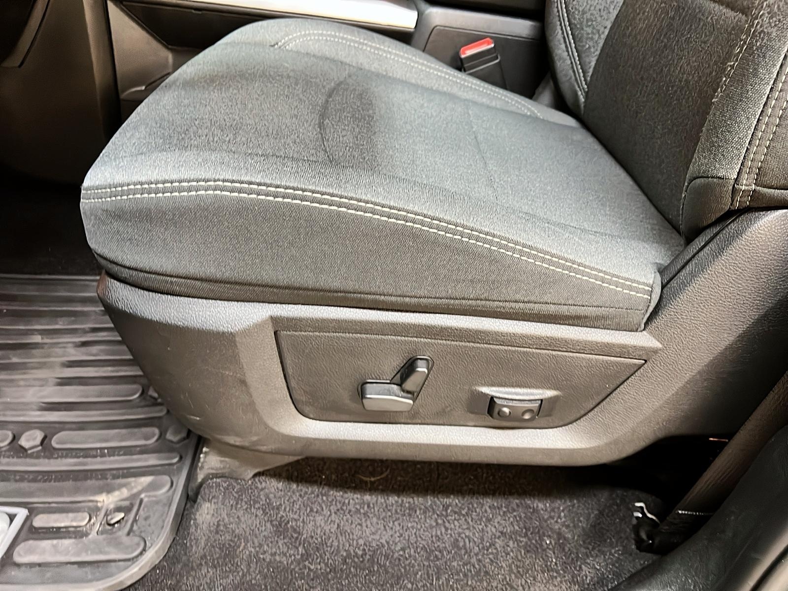 RAM 1500 Classic WARLOCK 5.7L CREW CAB 4X4 2023 - image #24