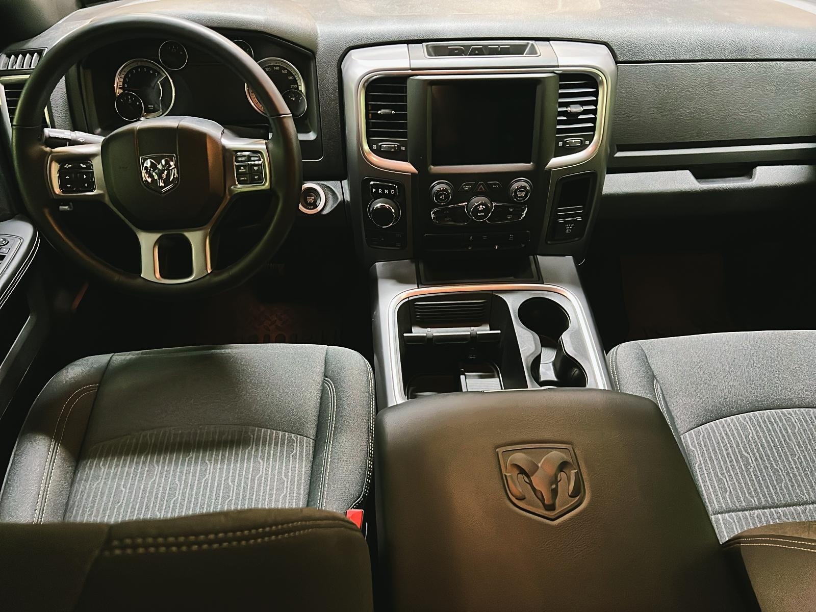 RAM 1500 Classic WARLOCK 5.7L CREW CAB 4X4 2023 - image #10