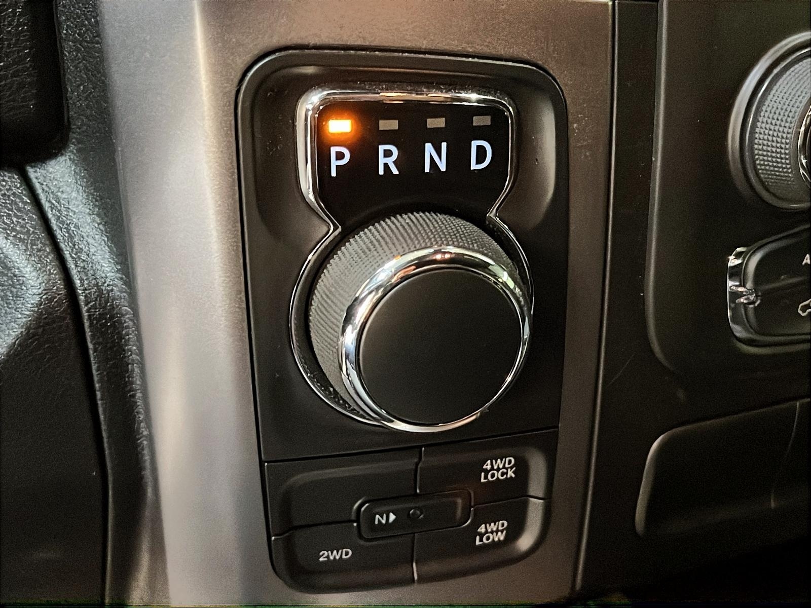 RAM 1500 Classic WARLOCK 5.7L CREW CAB 4X4 2023 - image #14