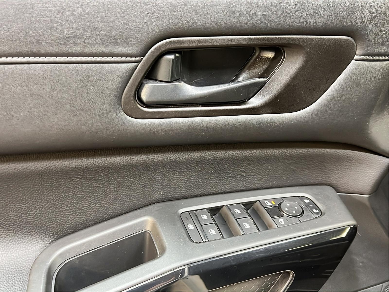 Nissan Pathfinder SV TOIT PANO 4RM 2024 - image #25