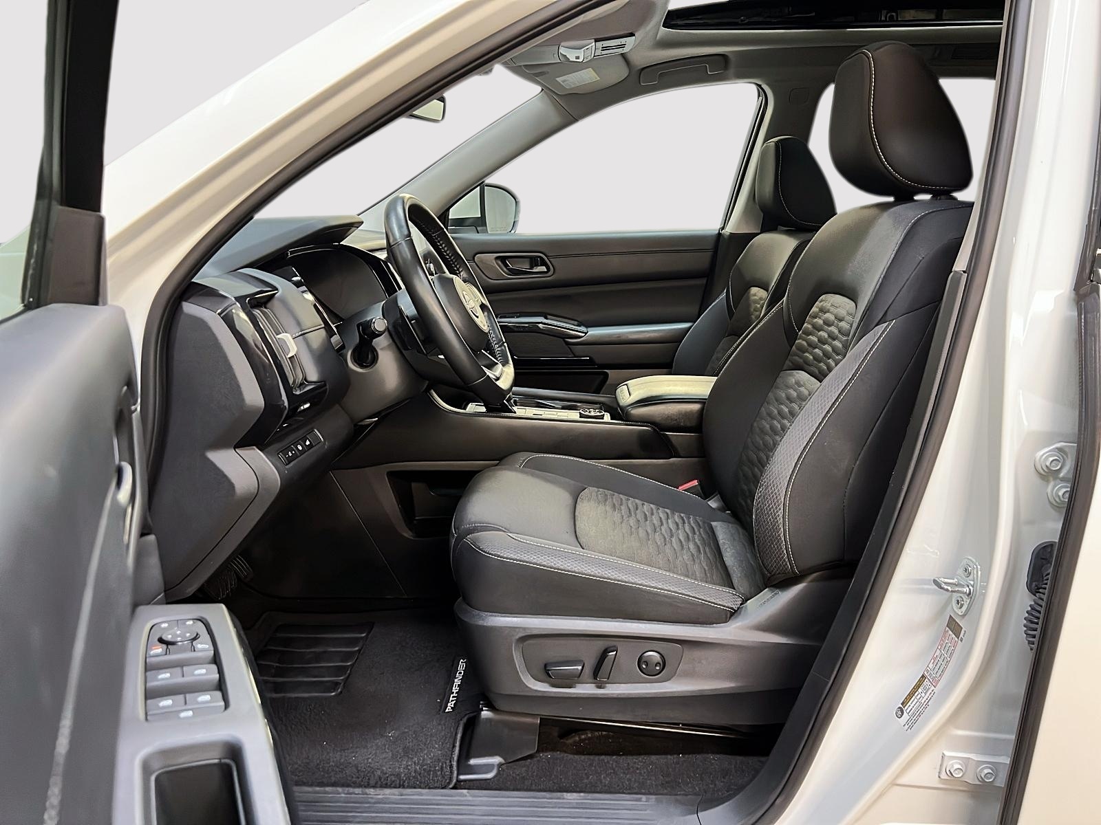 Nissan Pathfinder SV TOIT PANO 4RM 2024 - image #7