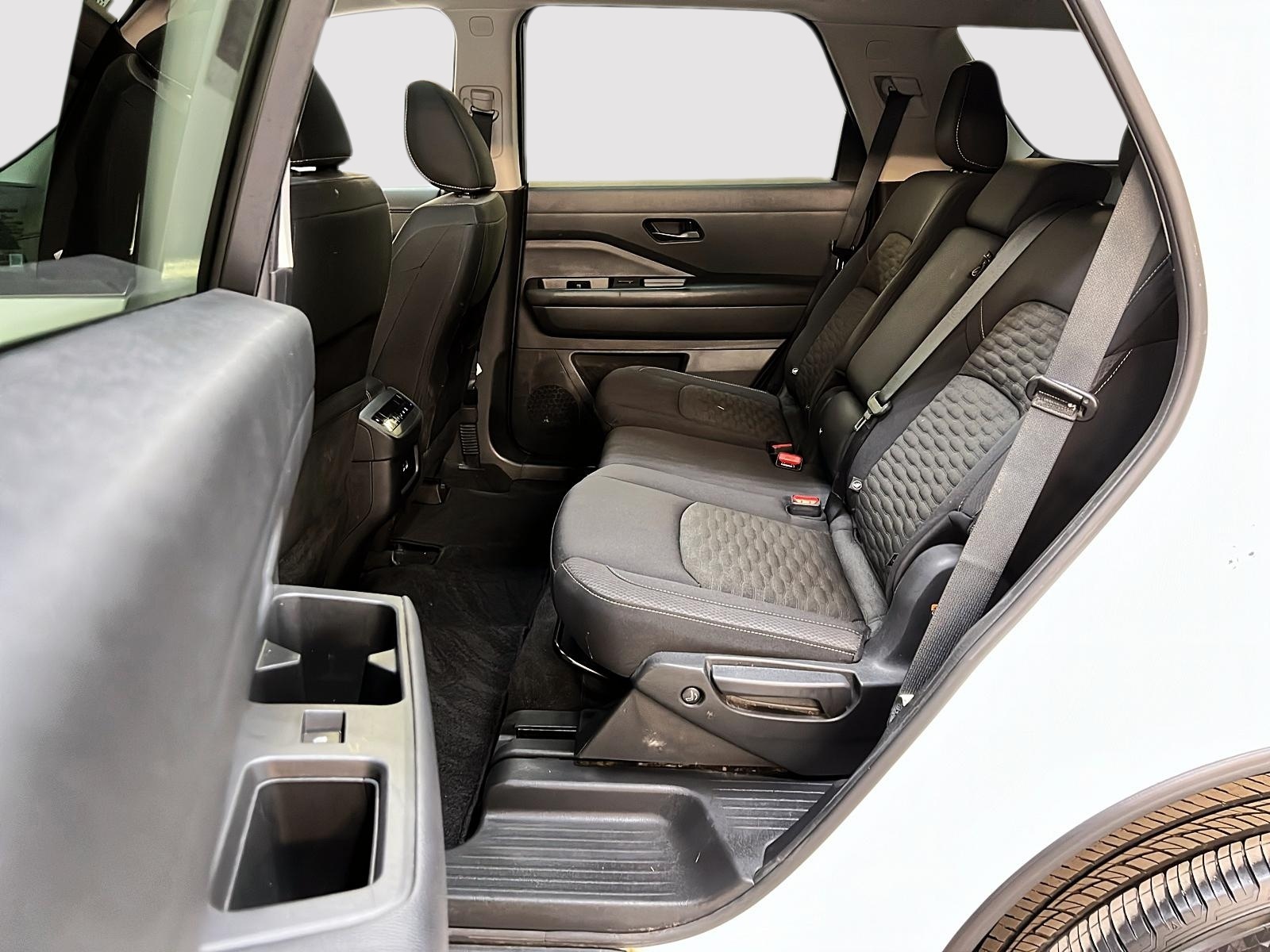 Nissan Pathfinder SV TOIT PANO 4RM 2024 - image #9