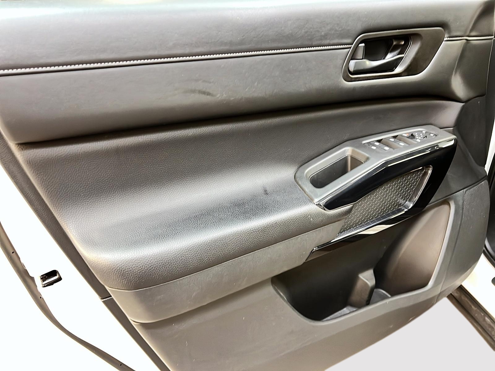 Nissan Pathfinder SV TOIT PANO 4RM 2024 - image #26