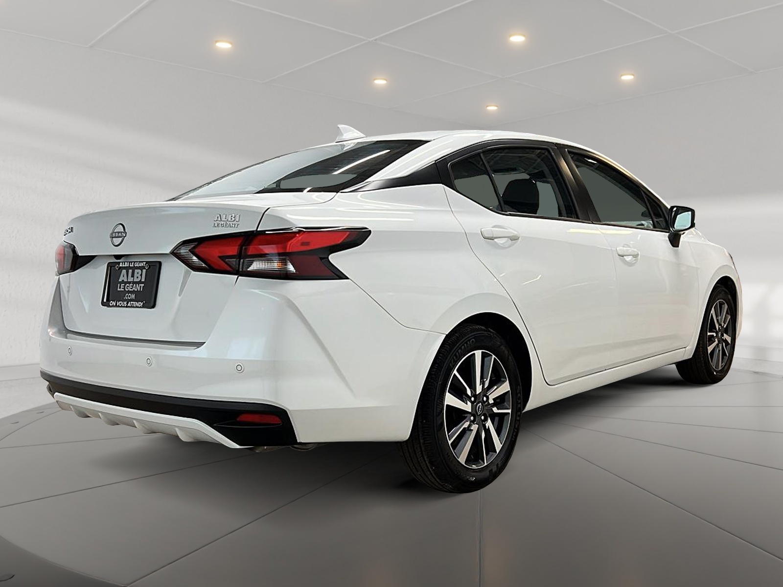 Nissan Versa SV 2025 — photo 4