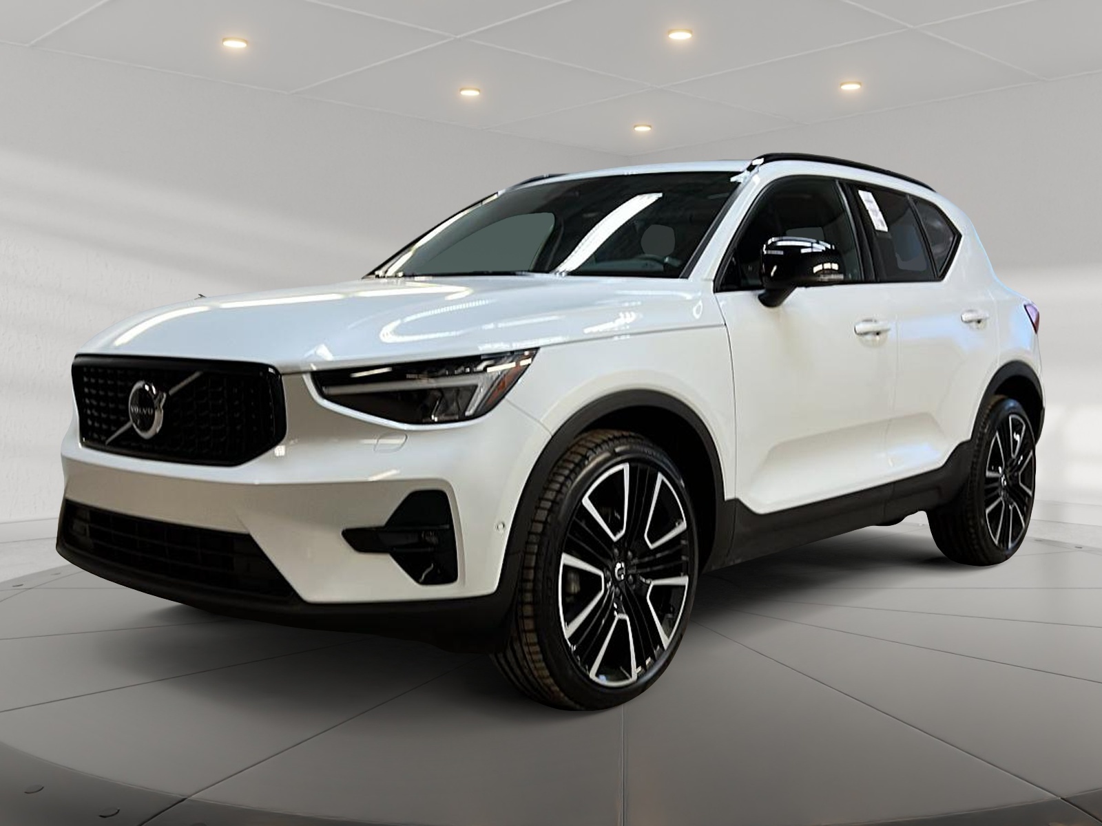 Volvo XC40 ULTIMATE DARK CUIR TOIT PANO NAV 4RM 2023 - image #1