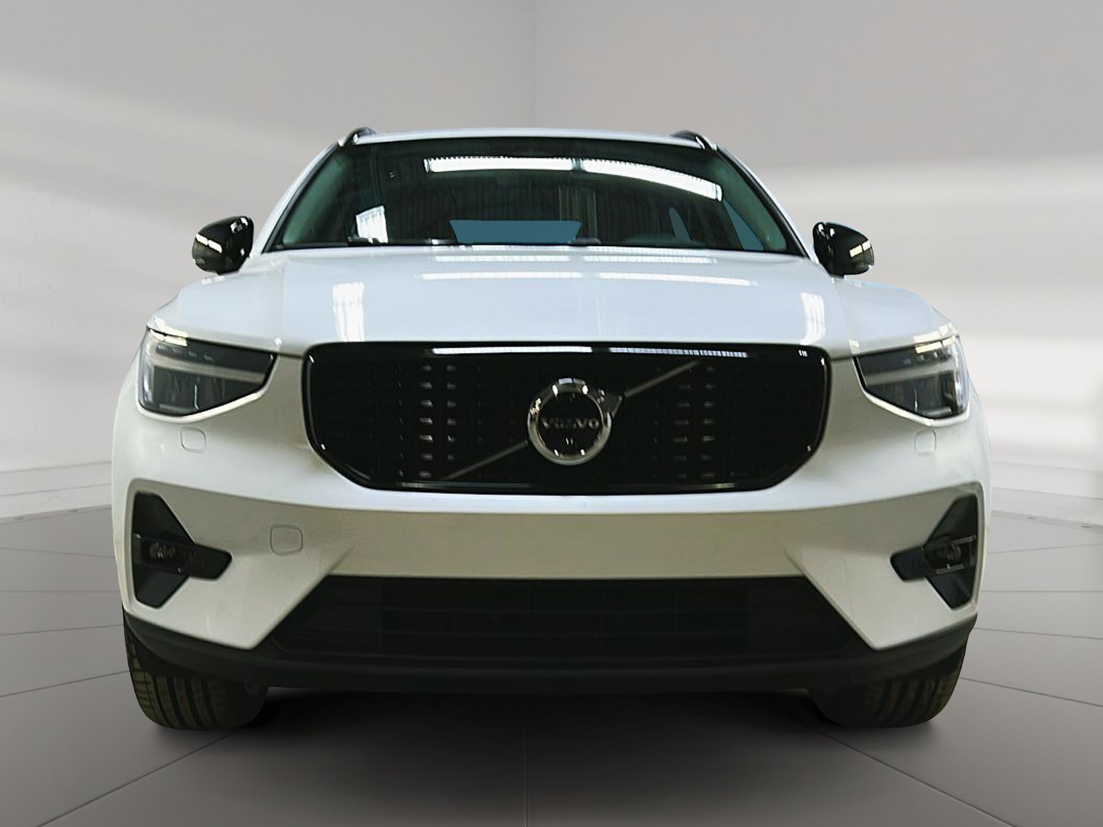 Volvo XC40 ULTIMATE DARK CUIR TOIT PANO NAV 4RM 2023 - image #2