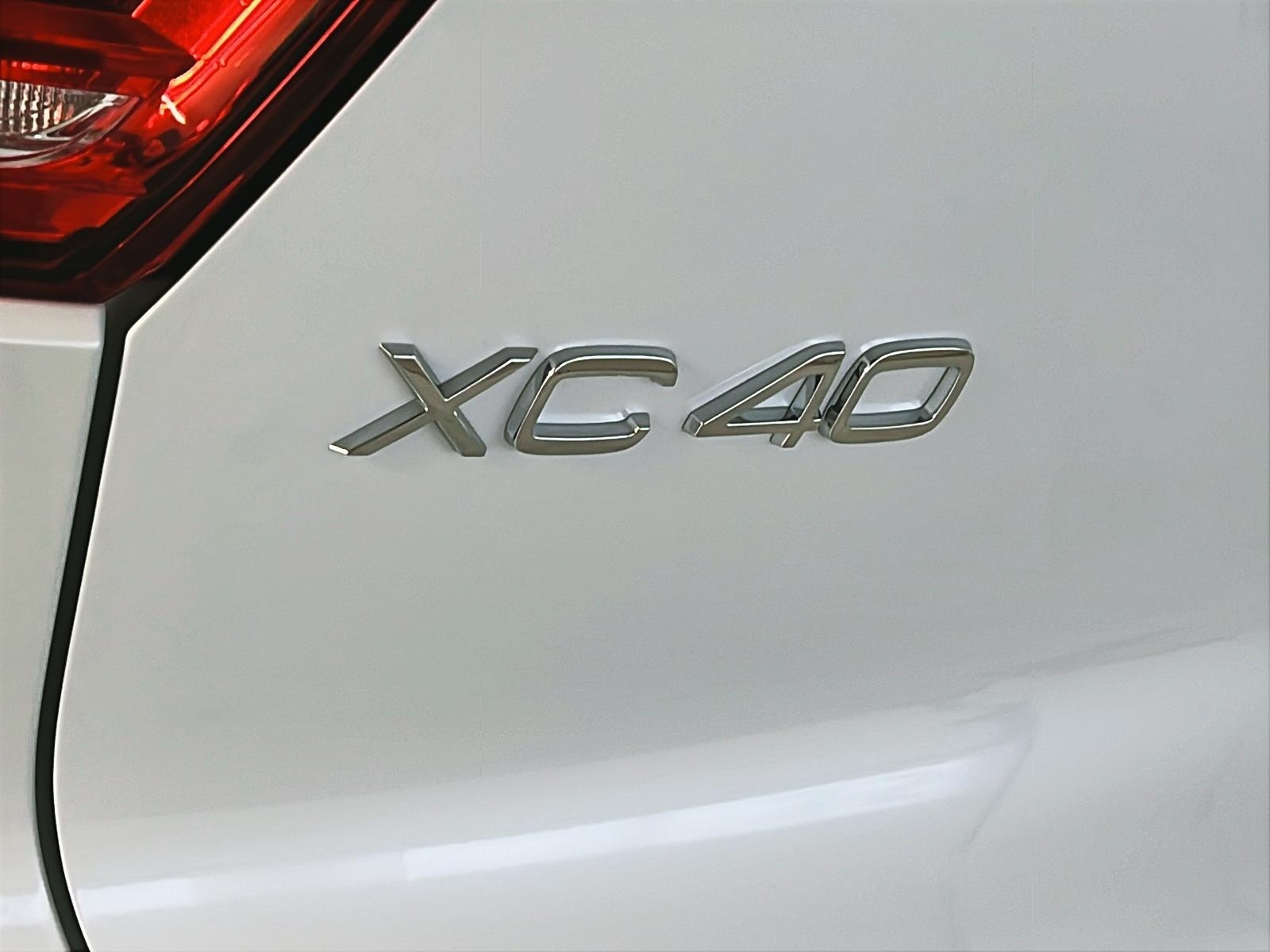 Volvo XC40 ULTIMATE DARK CUIR TOIT PANO NAV 4RM 2023 - image #28