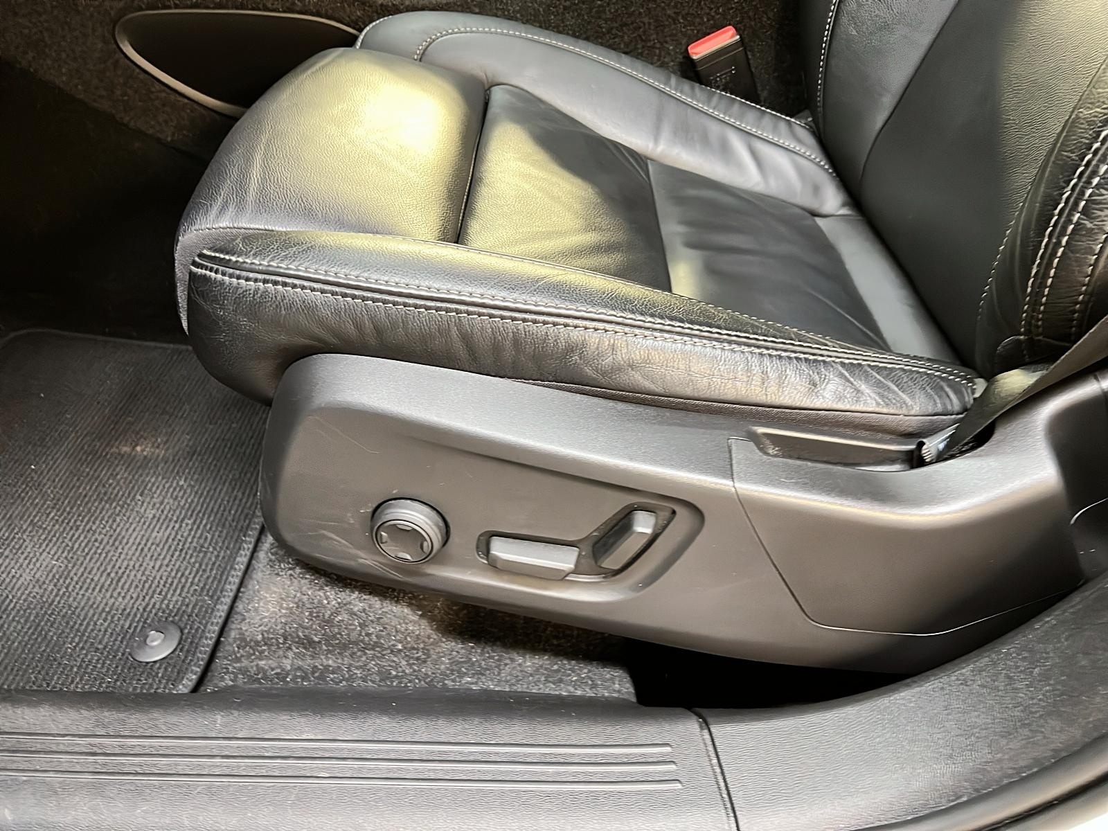 Volvo XC40 ULTIMATE DARK CUIR TOIT PANO NAV 4RM 2023 - image #26