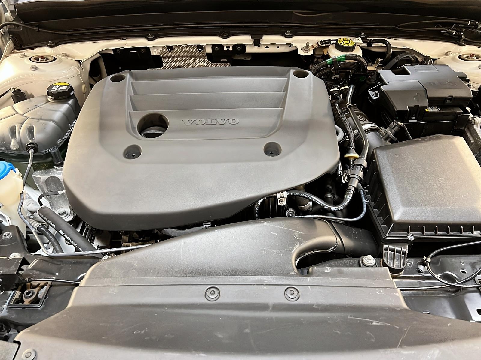 Volvo XC40 ULTIMATE DARK CUIR TOIT PANO NAV 4RM 2023 - image #12