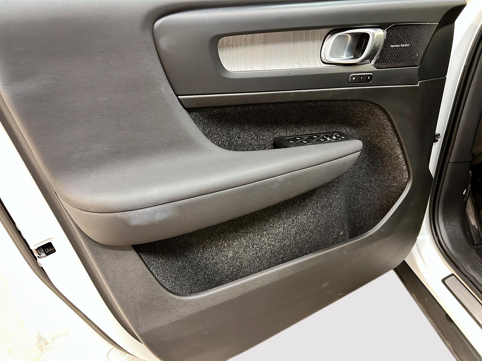 Volvo XC40 ULTIMATE DARK CUIR TOIT PANO NAV 4RM 2023 - image #25