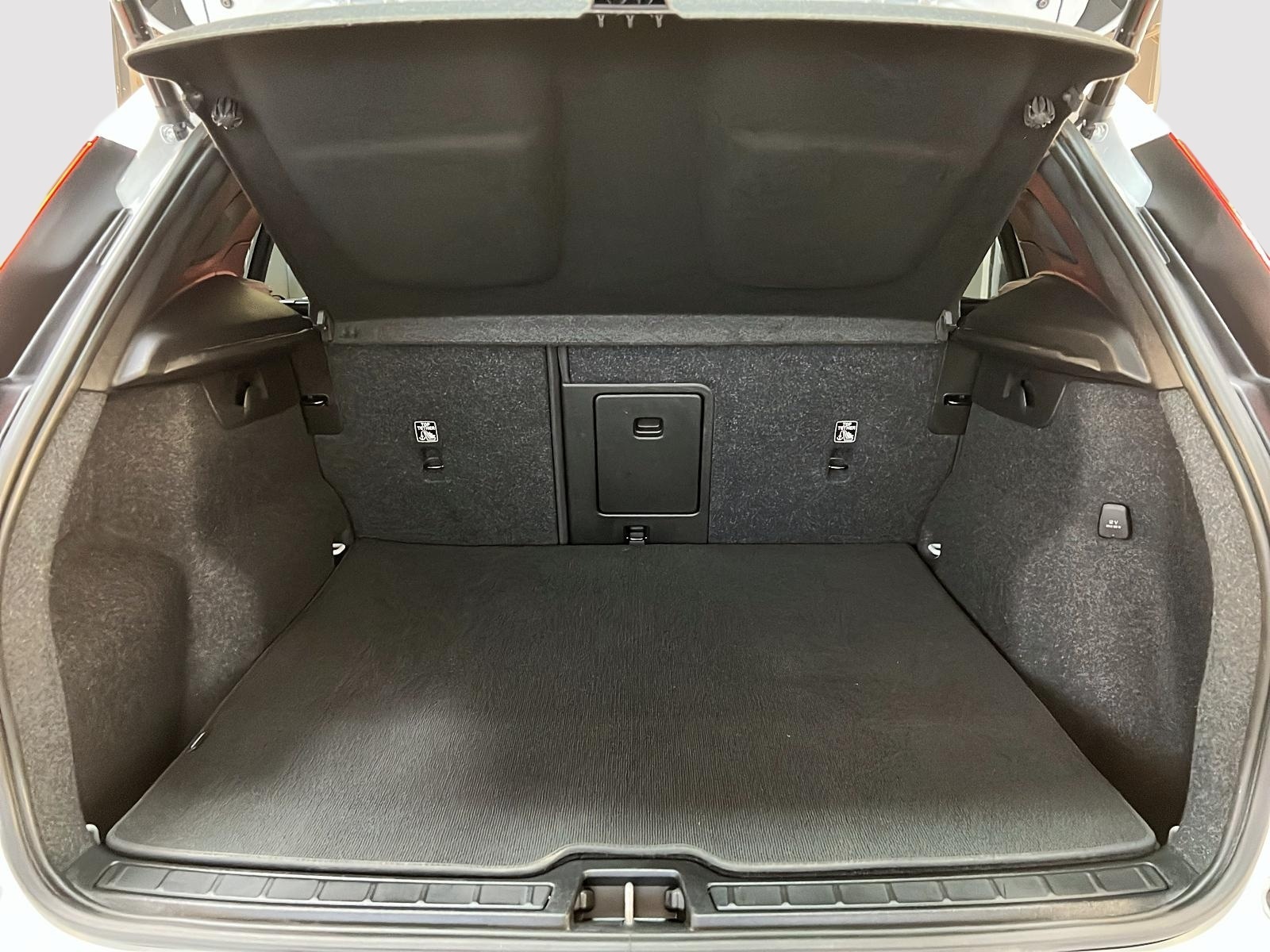 Volvo XC40 ULTIMATE DARK CUIR TOIT PANO NAV 4RM 2023 - image #13