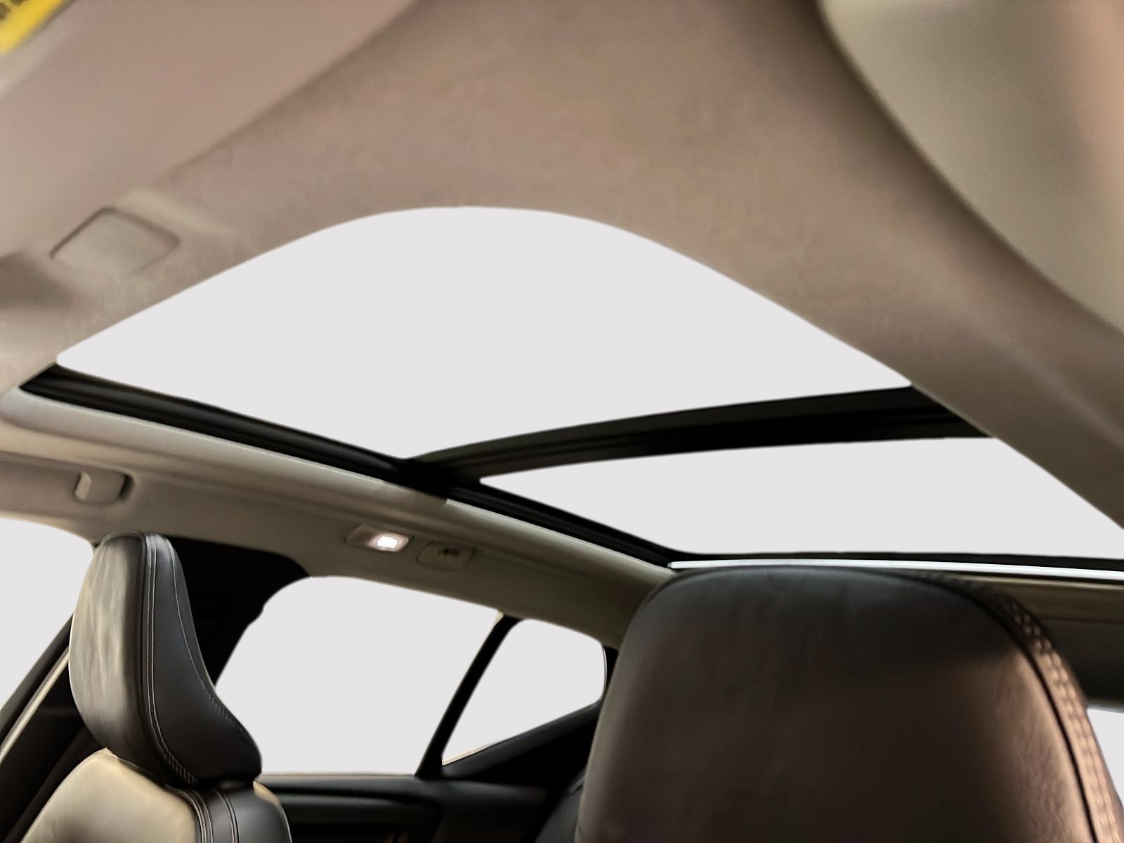 Volvo XC40 ULTIMATE DARK CUIR TOIT PANO NAV 4RM 2023 - image #10