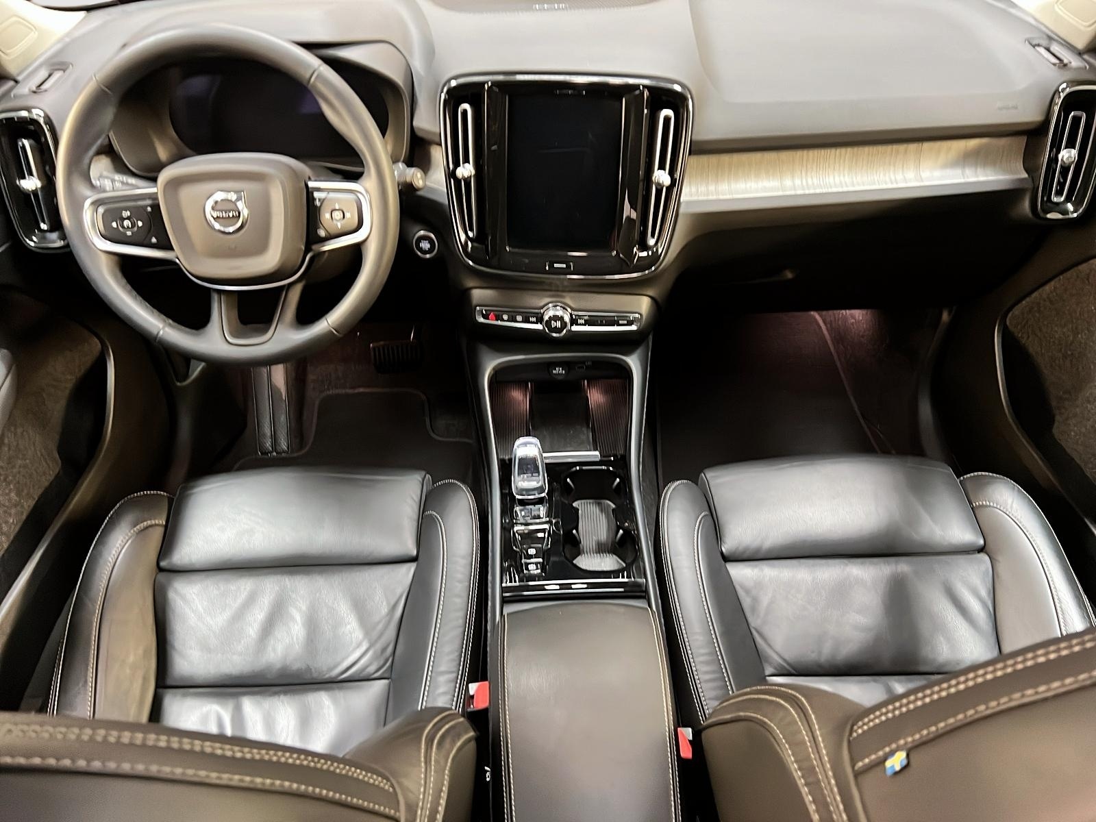 Volvo XC40 ULTIMATE DARK CUIR TOIT PANO NAV 4RM 2023 - image #11