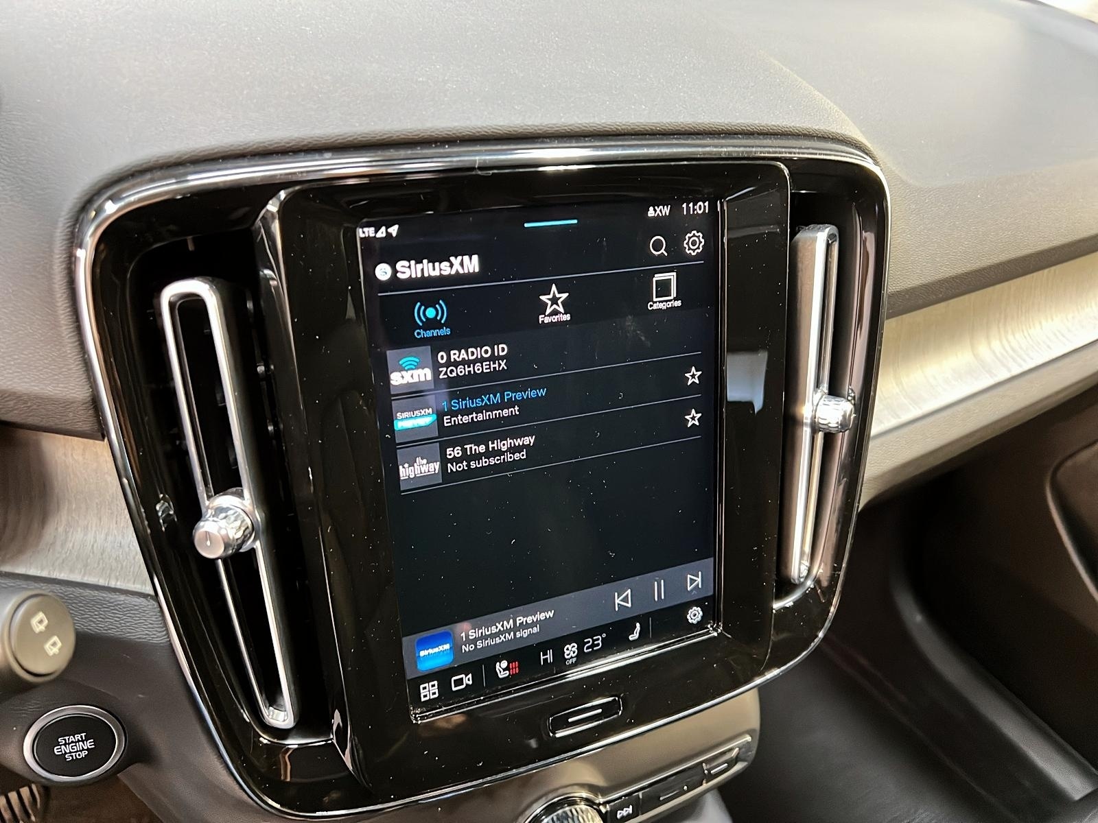 Volvo XC40 ULTIMATE DARK CUIR TOIT PANO NAV 4RM 2023 - image #17