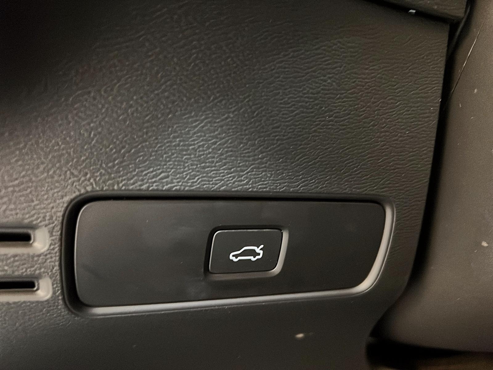 Volvo XC40 ULTIMATE DARK CUIR TOIT PANO NAV 4RM 2023 - image #23
