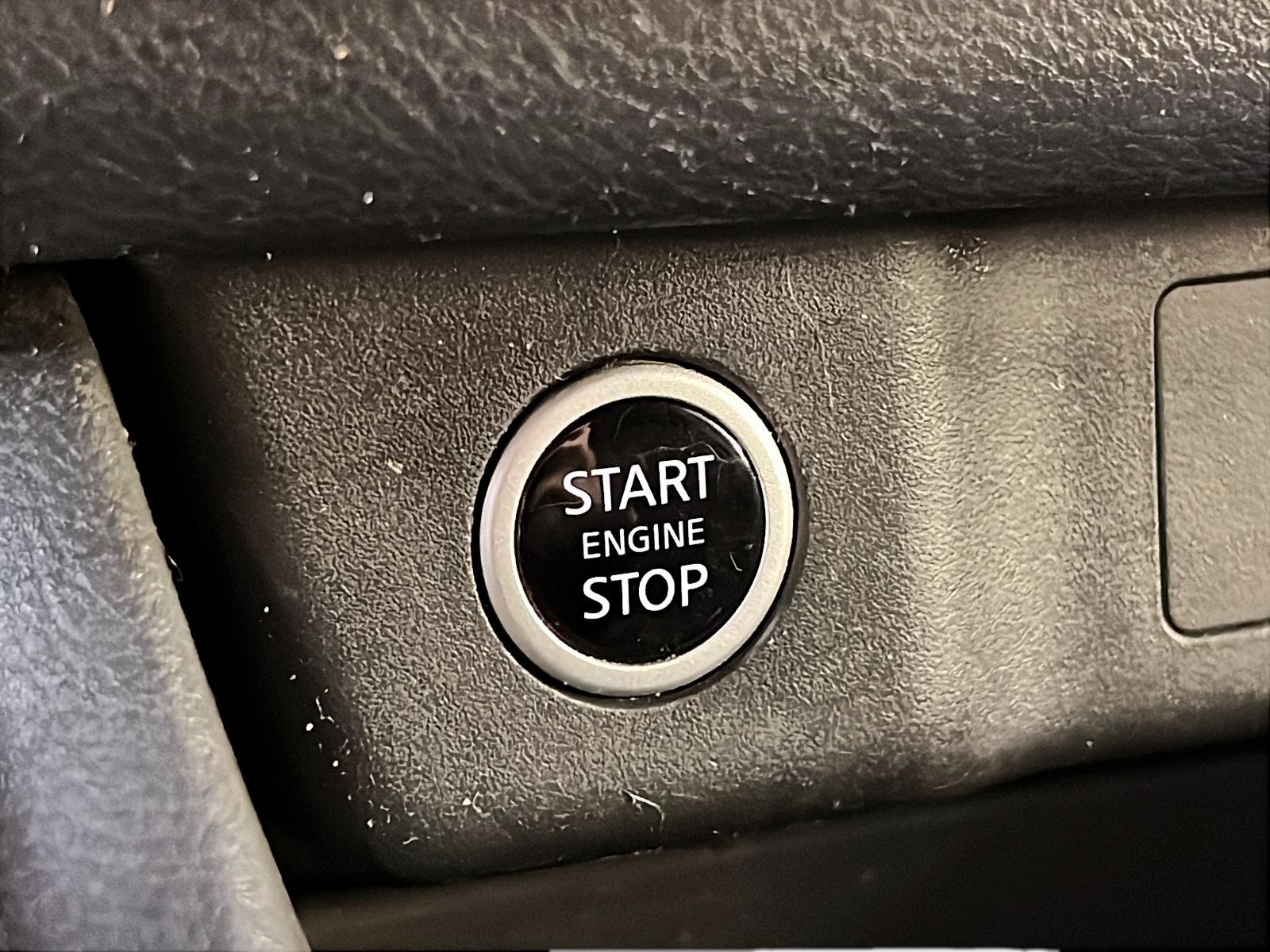 Nissan Rogue S 2022 - image #17