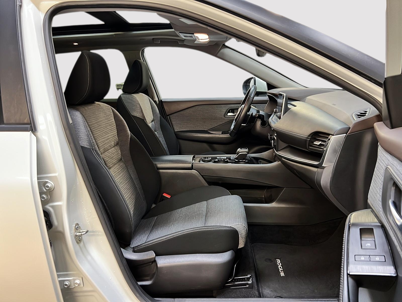 Nissan Rogue SV TOIT PANO 4RM 2023 — photo 8