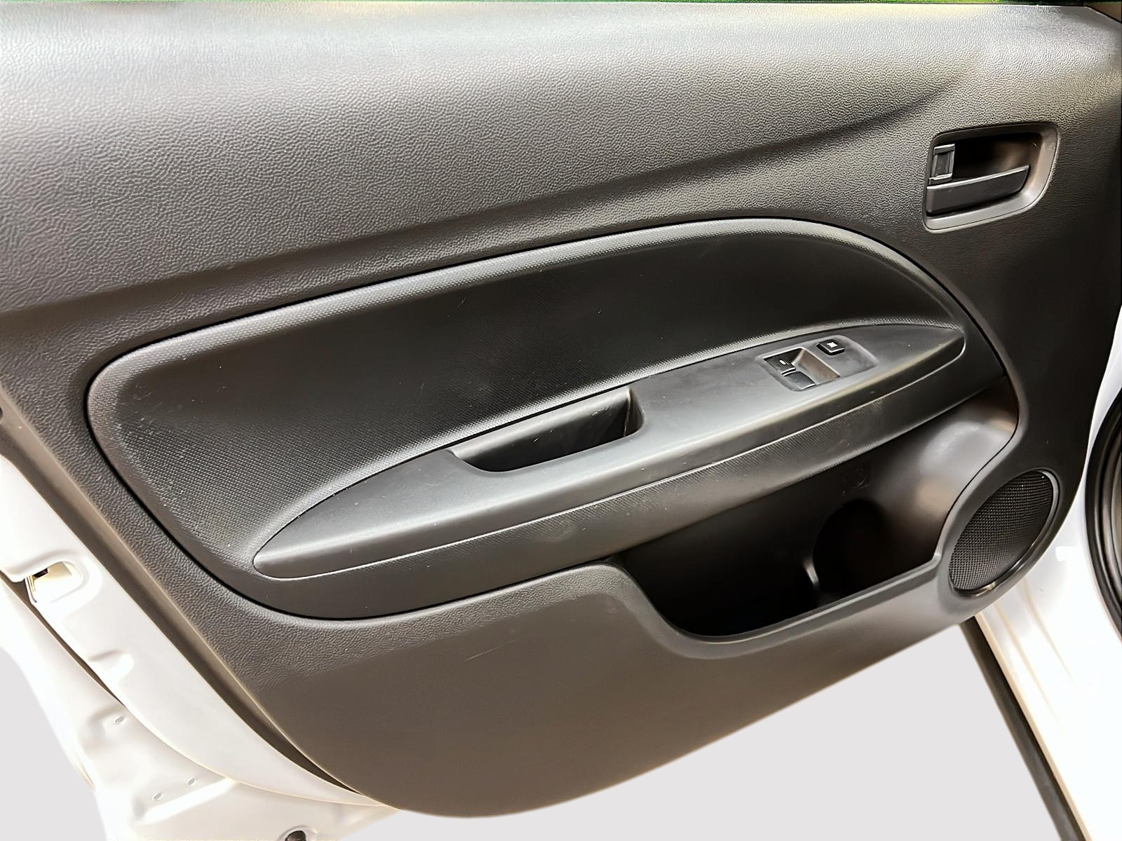 Mitsubishi Mirage ES 2023 - image #20