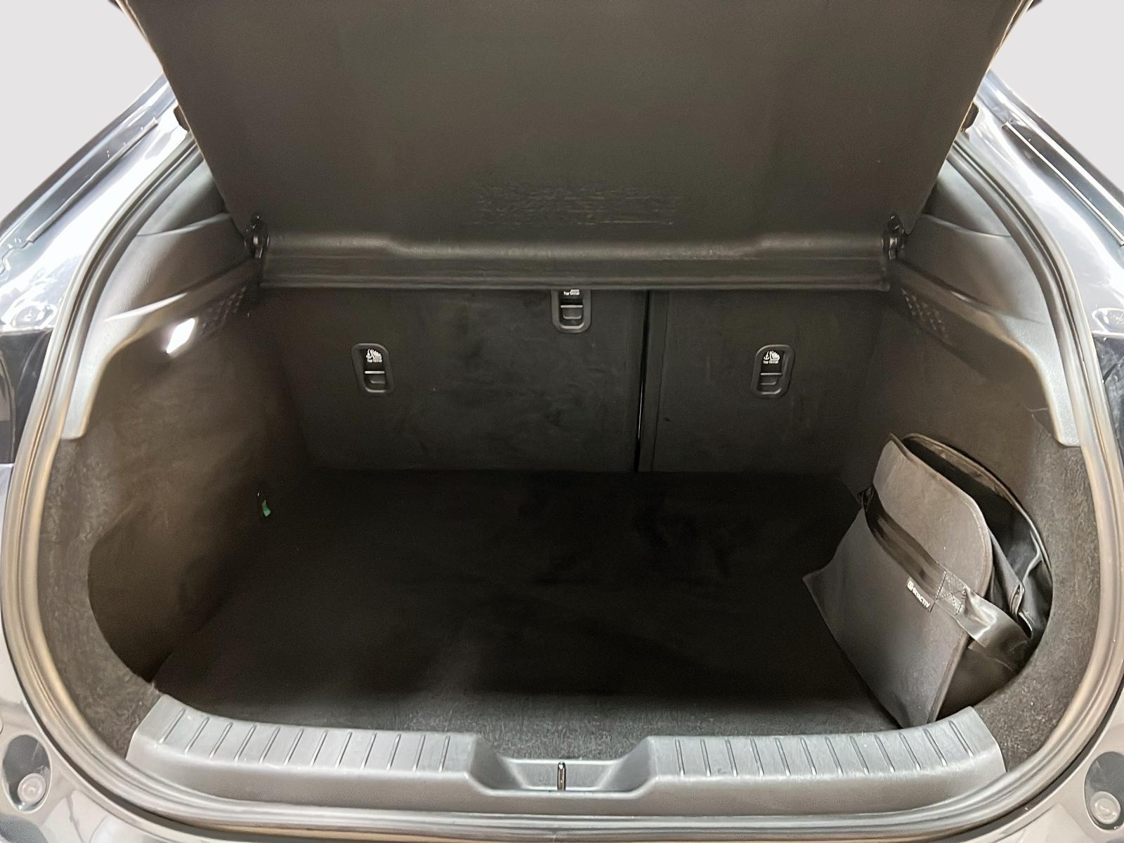 Mazda MX-30 2023 - Image #12