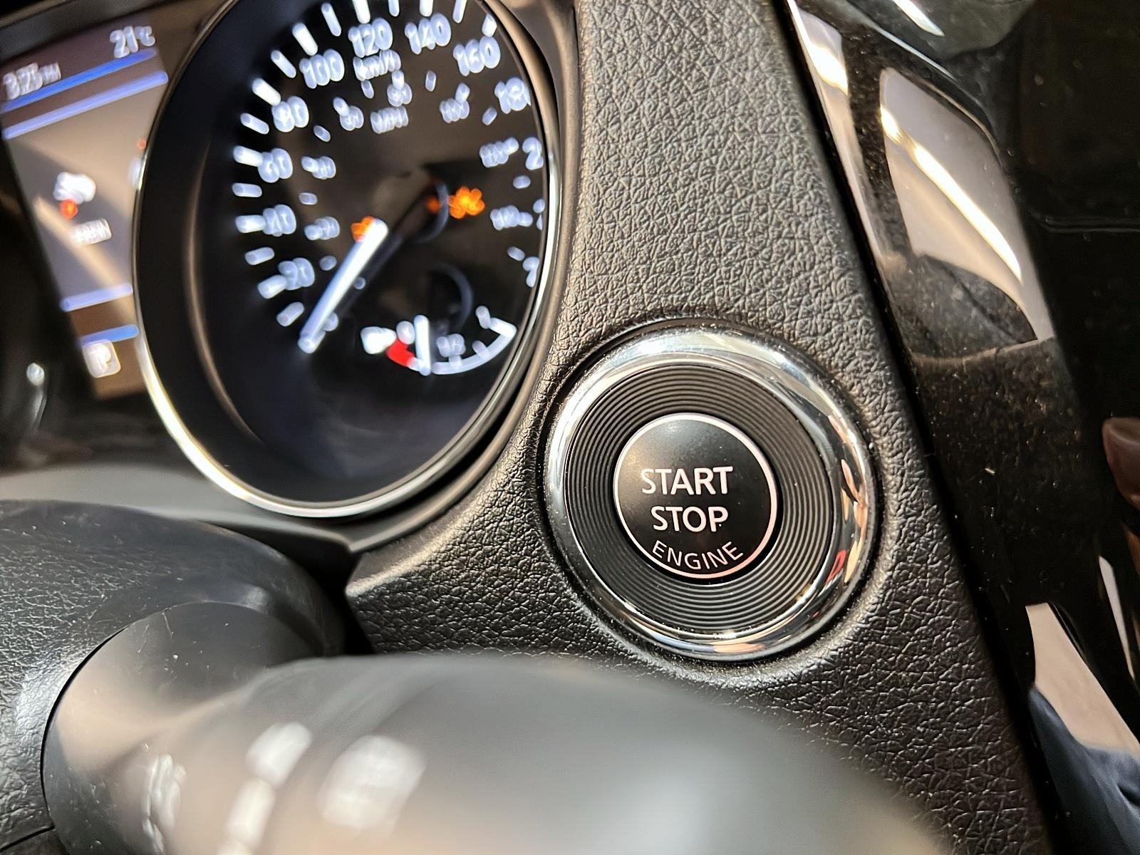 Nissan Qashqai SV TOIT 4RM 2023 - image #19