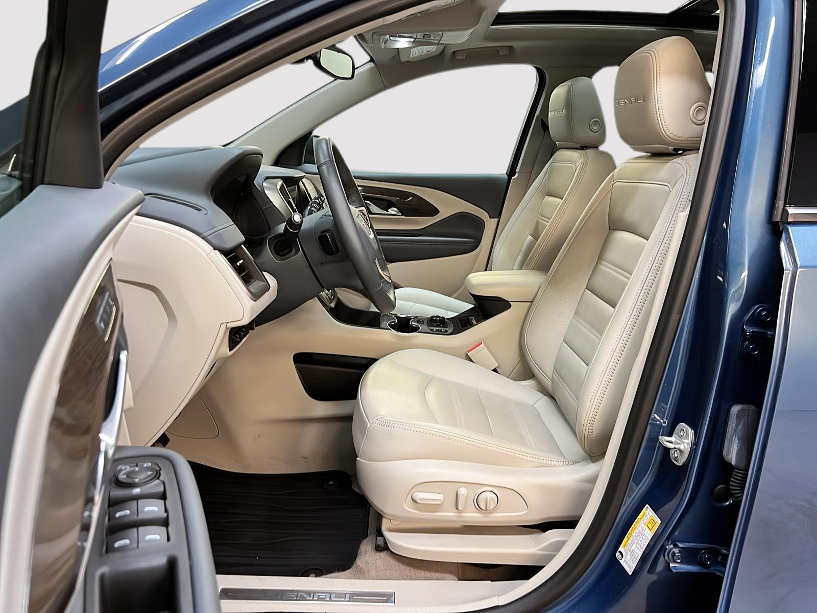 GMC Terrain DENALI CUIR TOIT PANO NAV 4RM 2024 - image #7