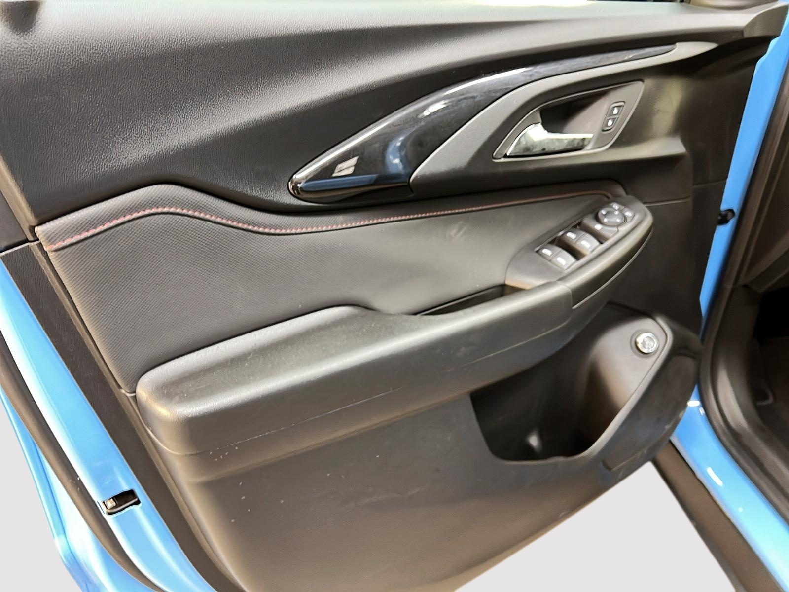 Chevrolet Trailblazer 1RS TOIT PANO 4RM 2023 - image #24