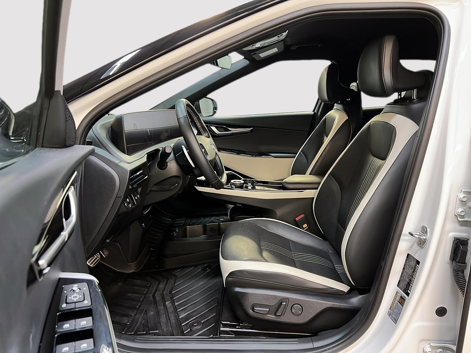 Kia EV6 LAND GT-LINE 1 CUIR NAV 4RM 2024 - image #7