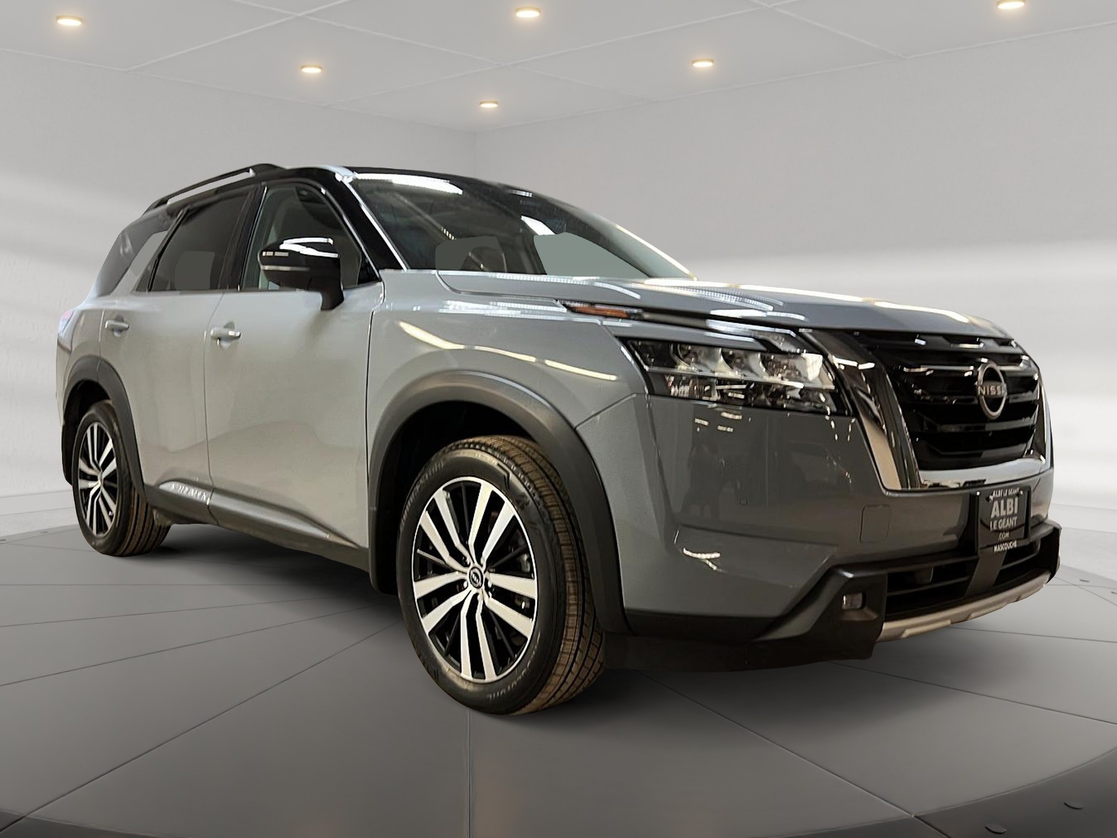 Nissan Pathfinder PLATINUM CUIR TOIT PANO NAV 4RM 2024 - image #3