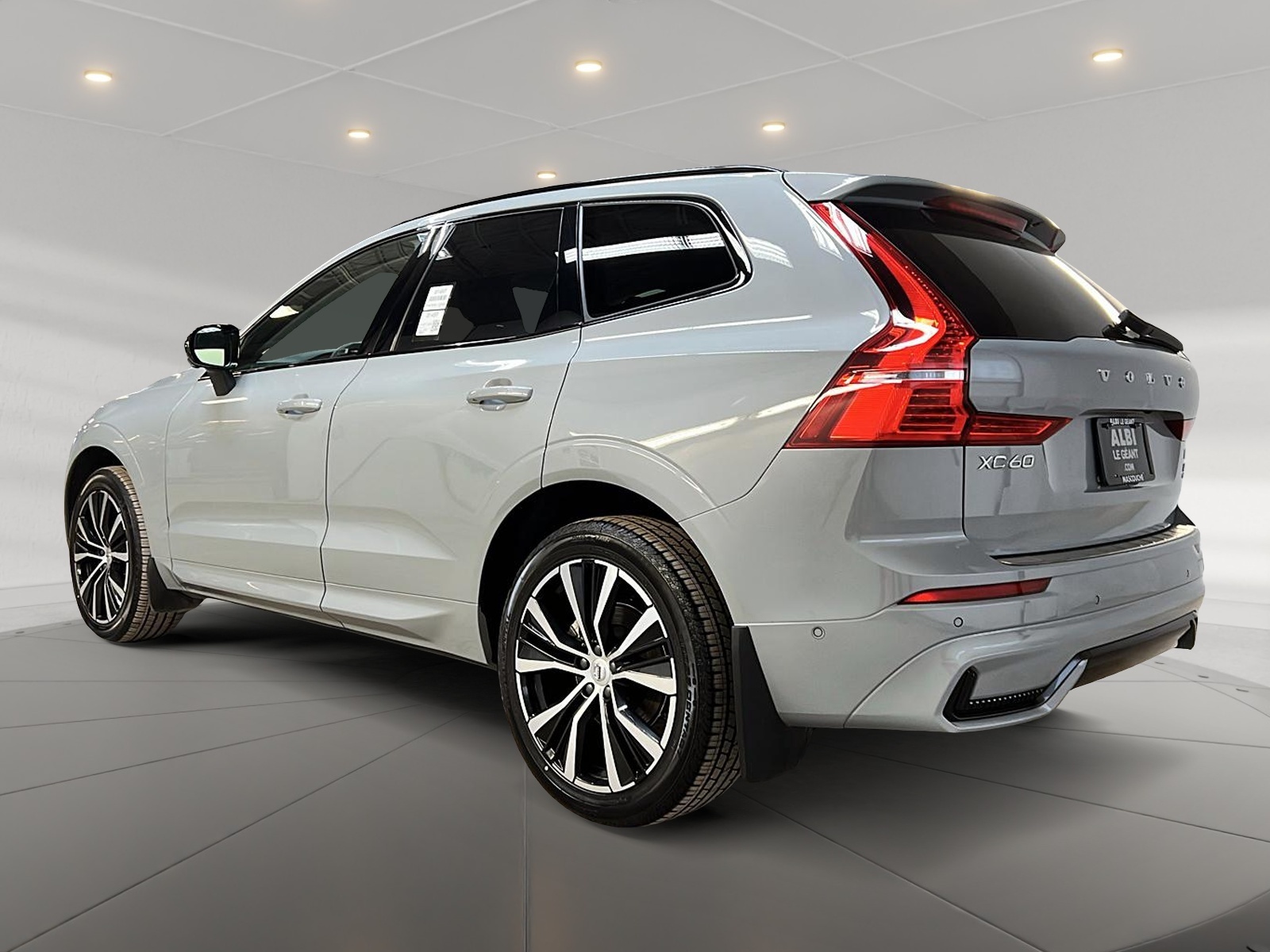 Volvo XC60 2025 - Image #3