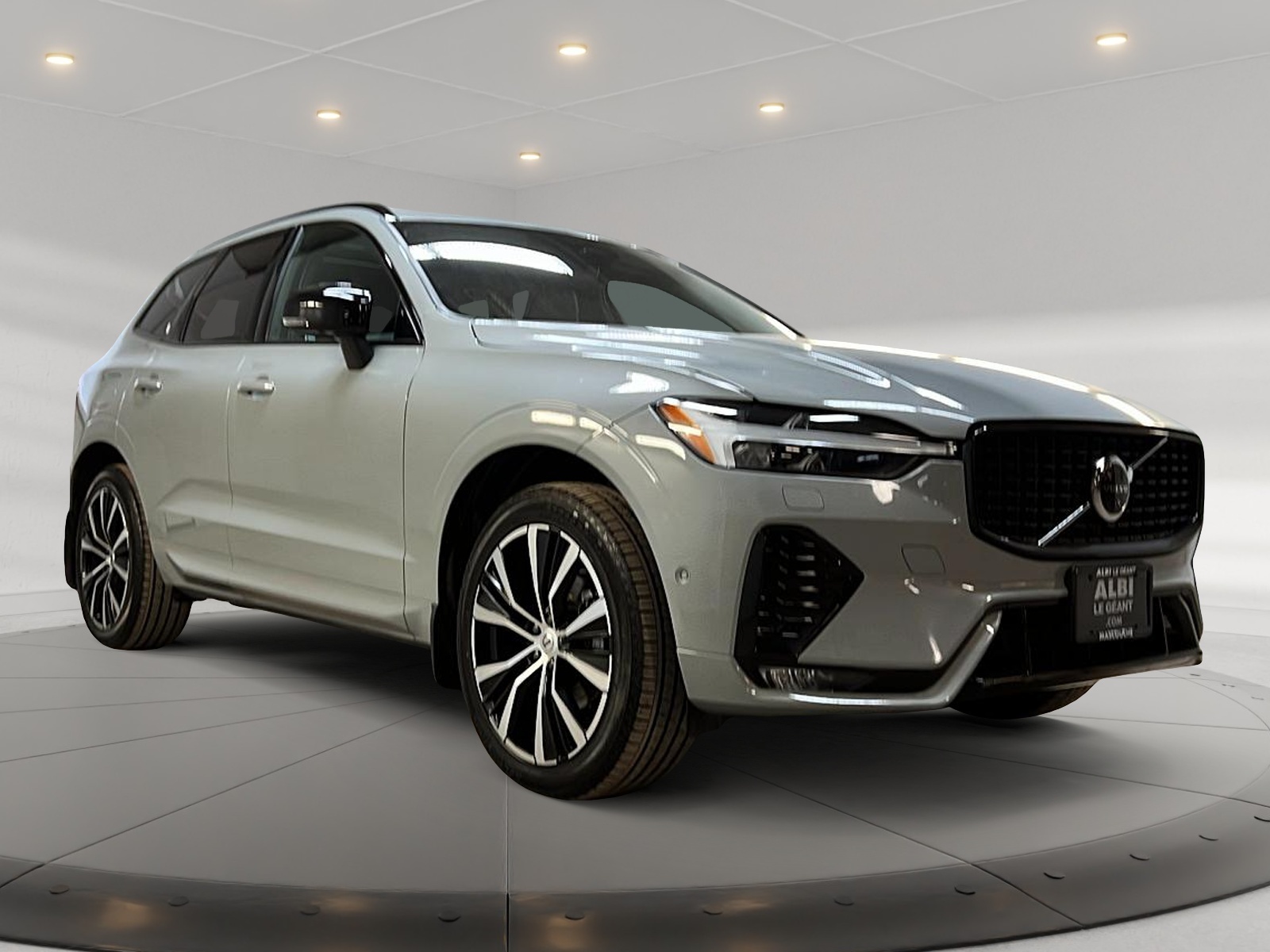 Volvo XC60 B5 PLUS CUIR TOIT PANO NAV 4RM 2025 - image #6