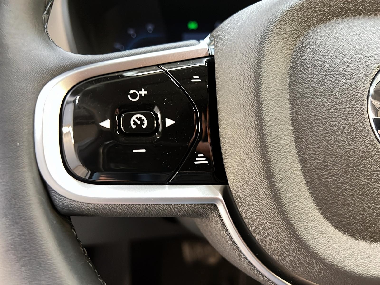 Volvo XC60 B5 PLUS CUIR TOIT PANO NAV 4RM 2025 - image #39