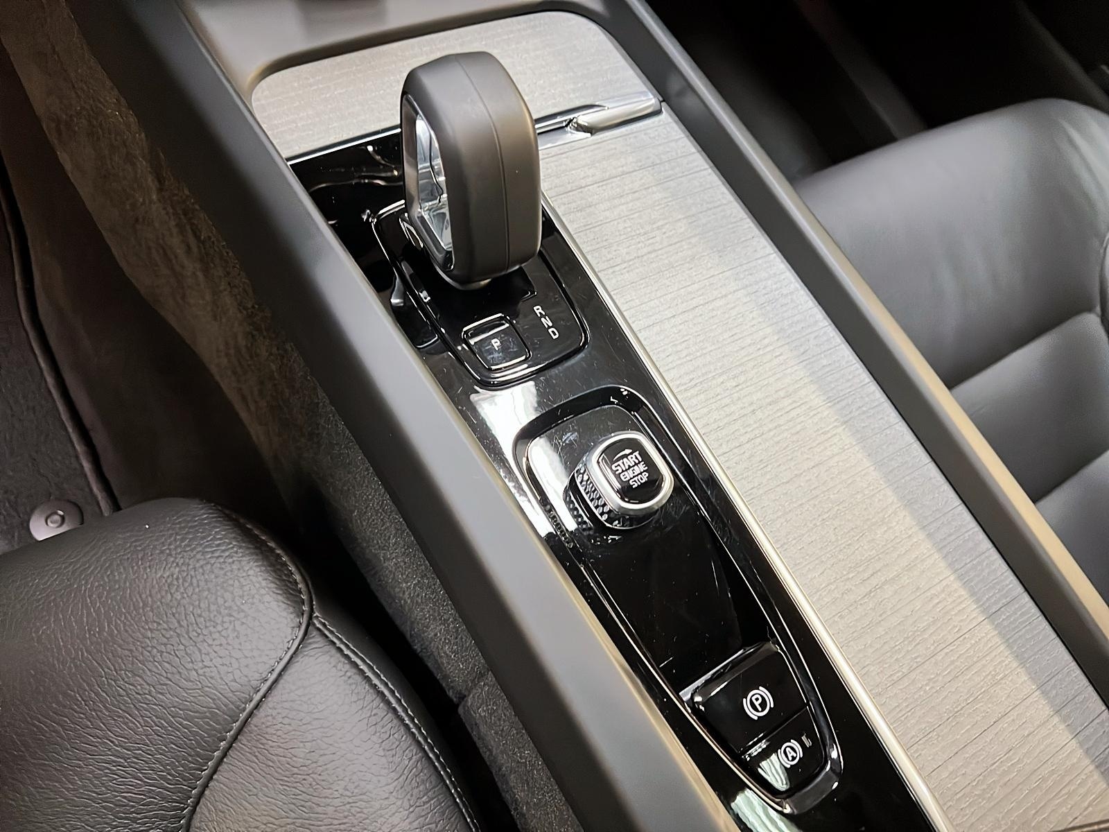 Volvo XC60 B5 PLUS CUIR TOIT PANO NAV 4RM 2025 - image #24