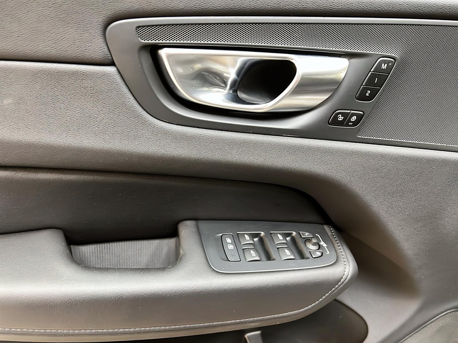 Volvo XC60 B5 PLUS CUIR TOIT PANO NAV 4RM 2025 - image #43