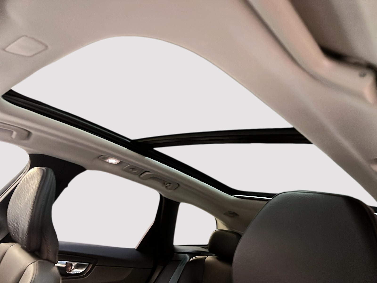 Volvo XC60 B5 PLUS CUIR TOIT PANO NAV 4RM 2025 - image #11