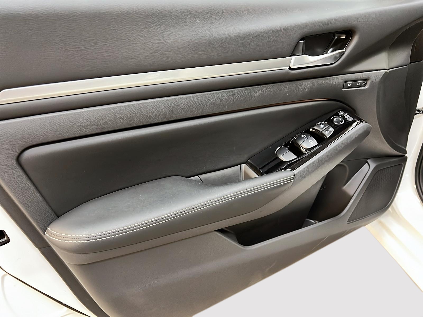 Nissan Altima PLATINUM CUIR TOIT NAV 4RM 2024 - image #24