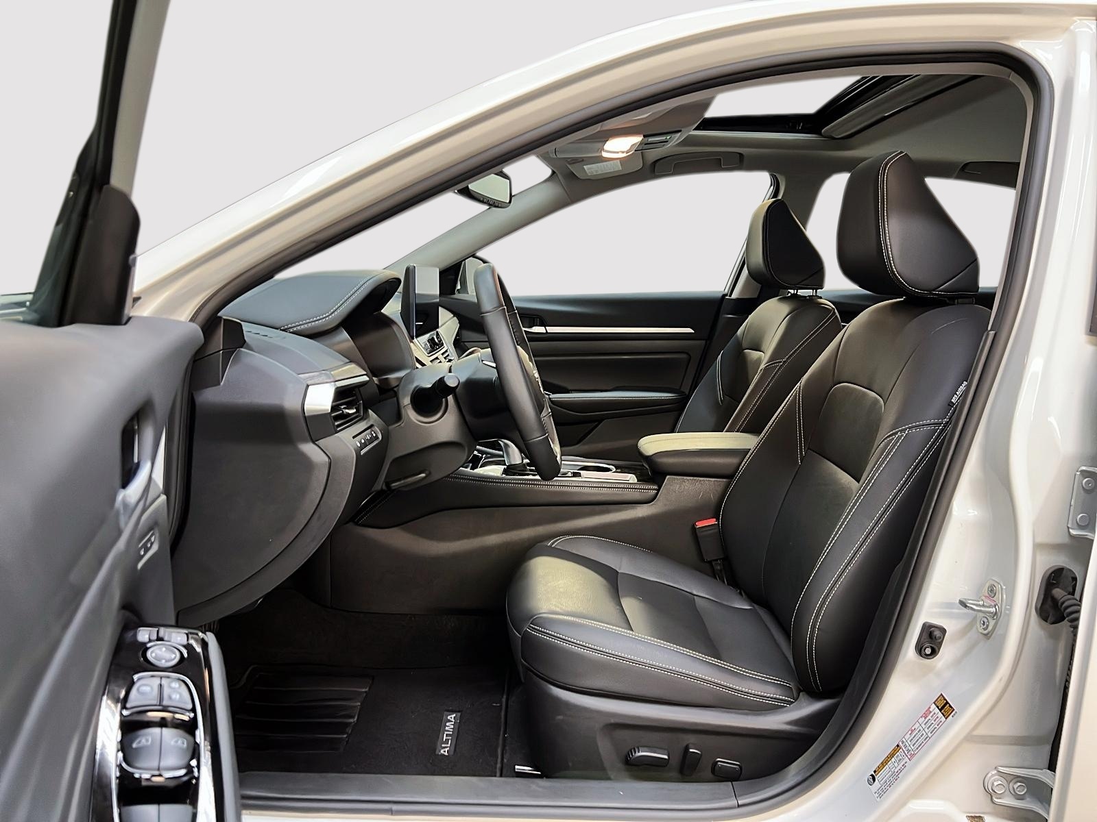 Nissan Altima PLATINUM CUIR TOIT NAV 4RM 2024 - image #7