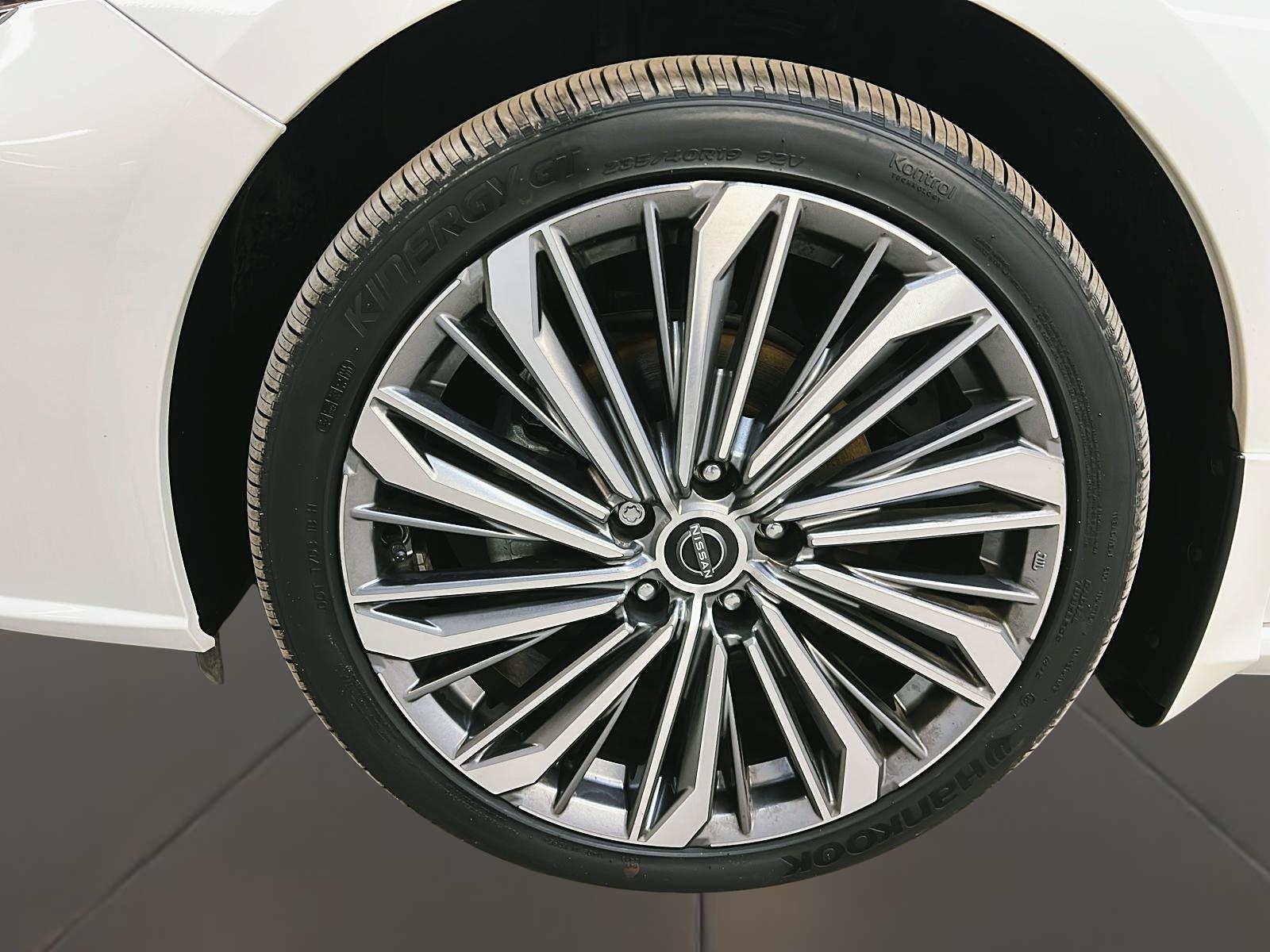 Nissan Altima PLATINUM CUIR TOIT NAV 4RM 2024 - image #30