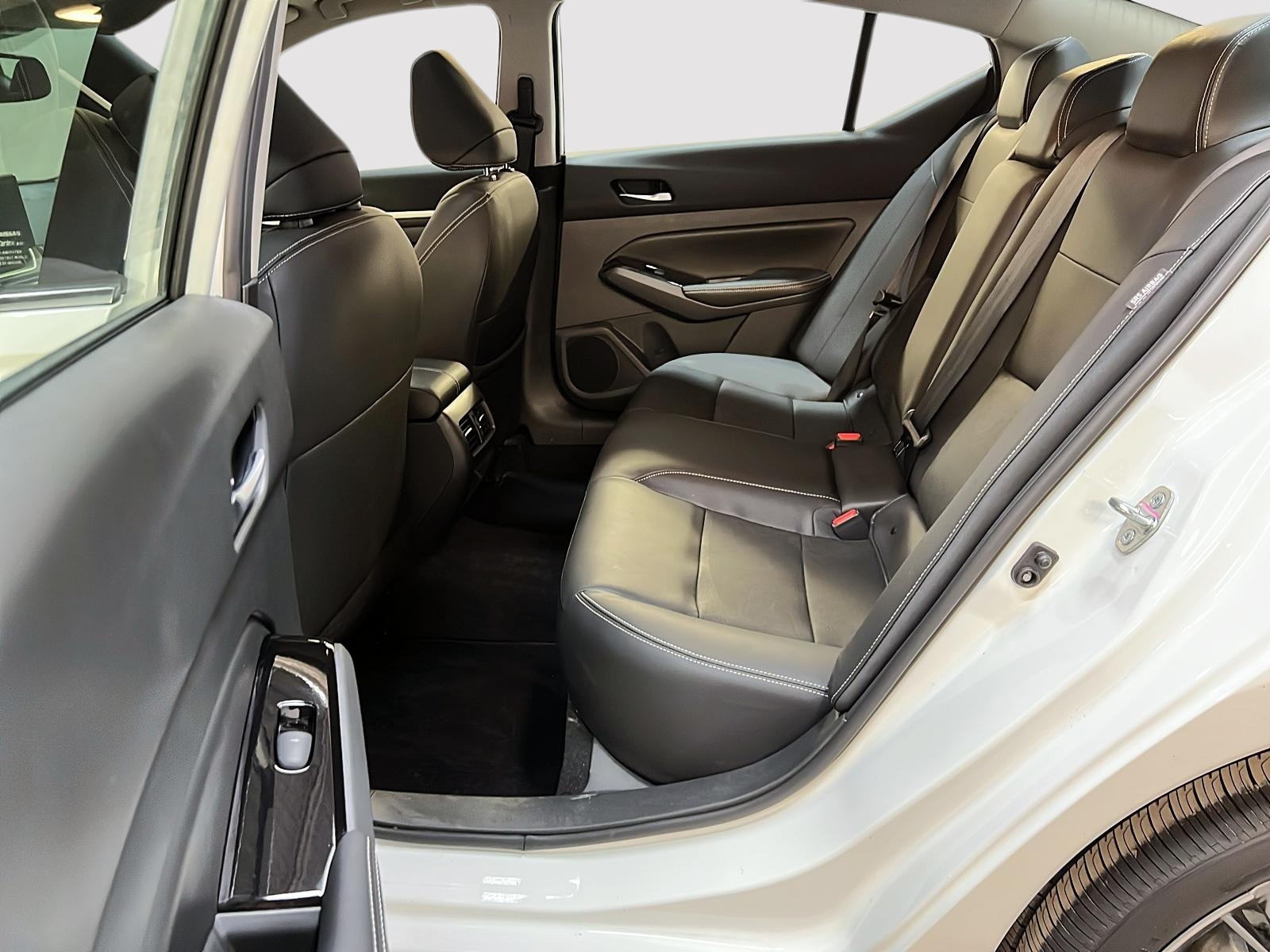 Nissan Altima PLATINUM CUIR TOIT NAV 4RM 2024 - image #9