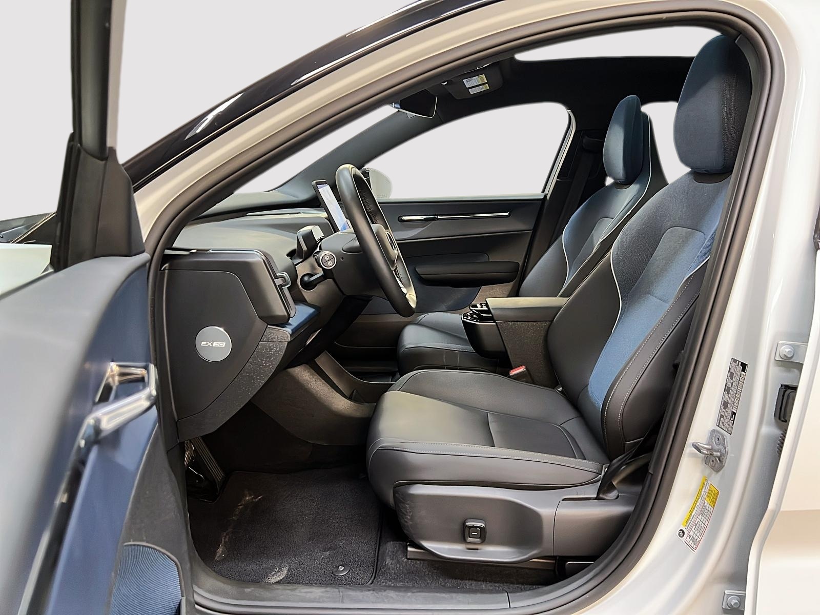 Volvo EX30 2025 - Image #7