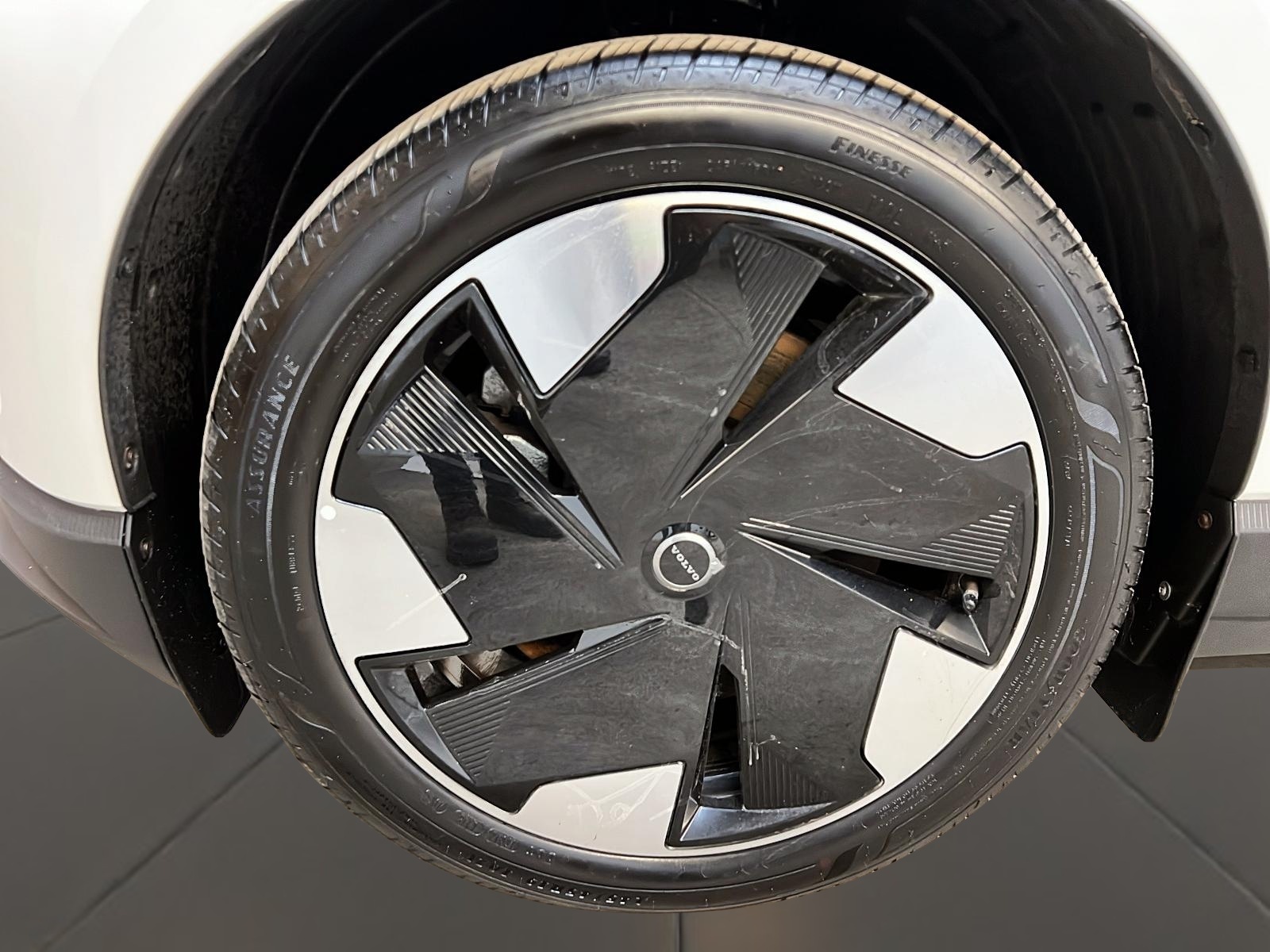 Volvo EX30 2025 - Image #27