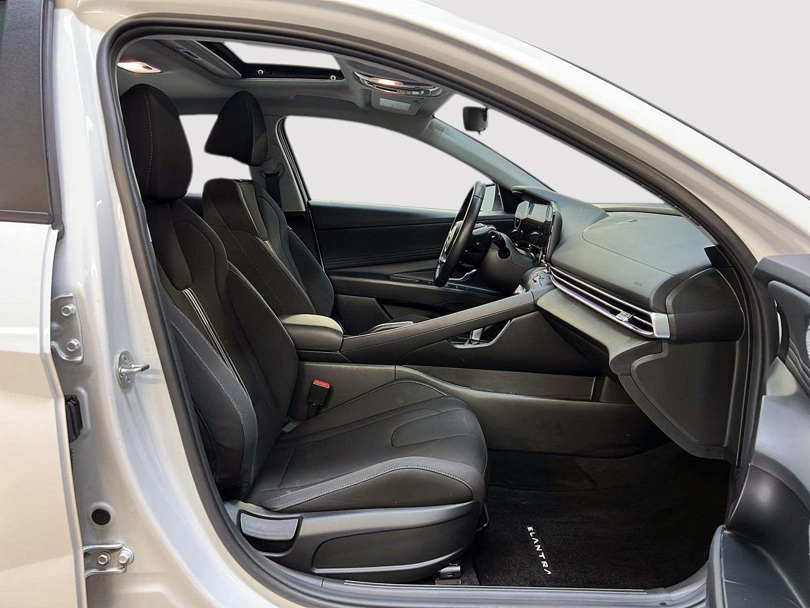 Hyundai Elantra PREFERRED TECH TOIT NAV 2023 - image #8