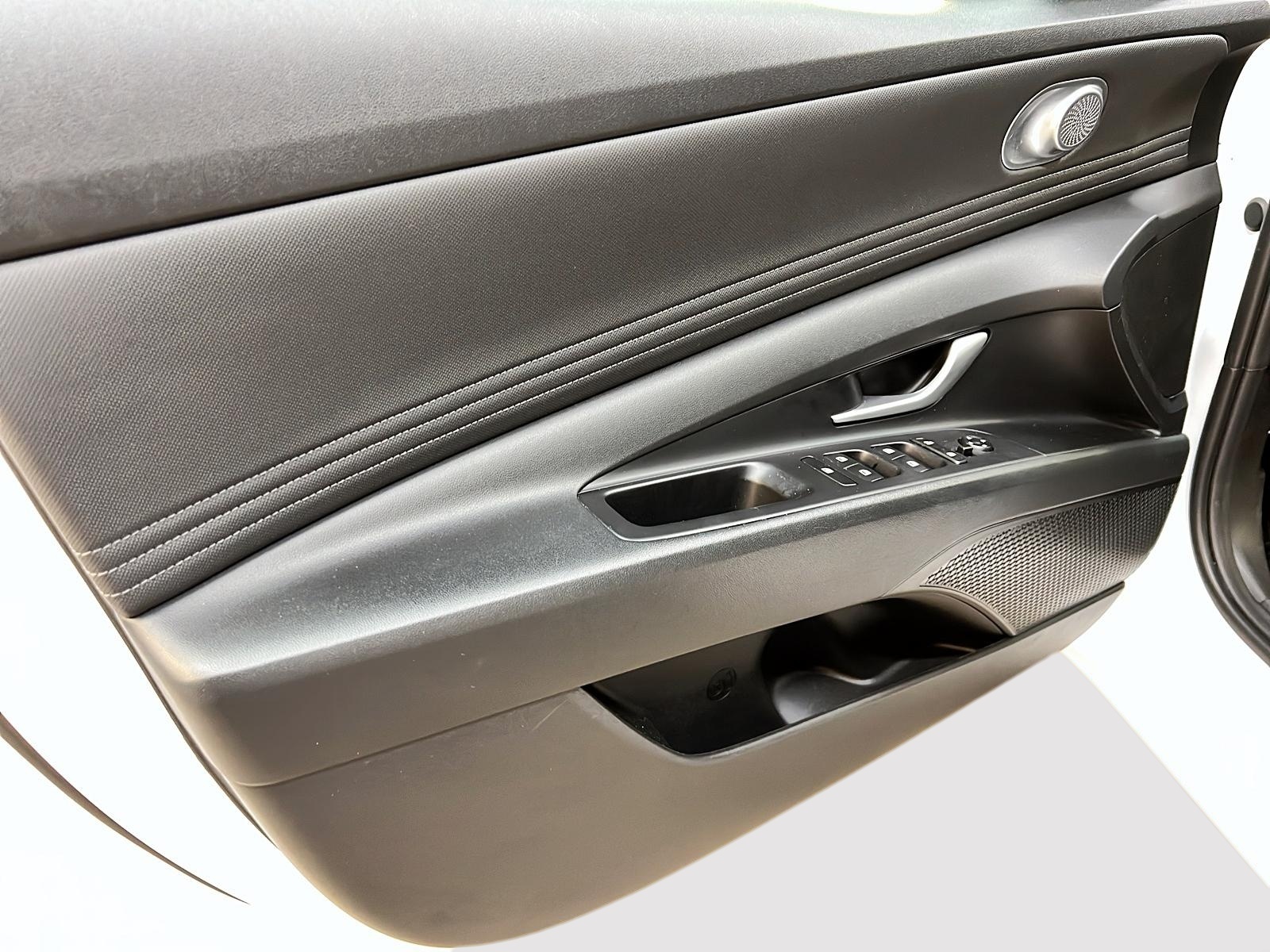 Hyundai Elantra PREFERRED TECH TOIT NAV 2023 - image #24